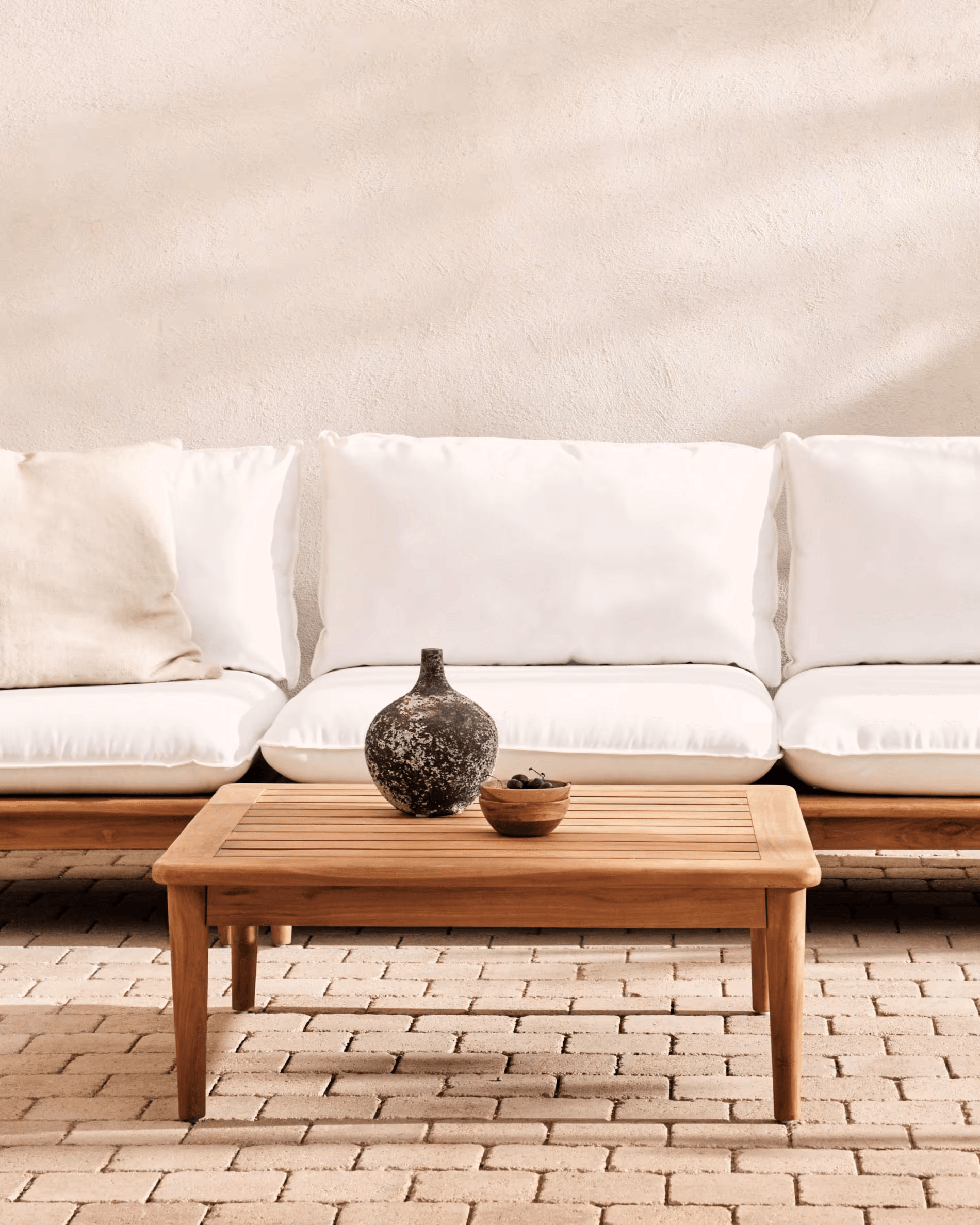 Stolik kawowy ogrodowy PORTITXOL lite drewno tekowe La Forma Eye on Design