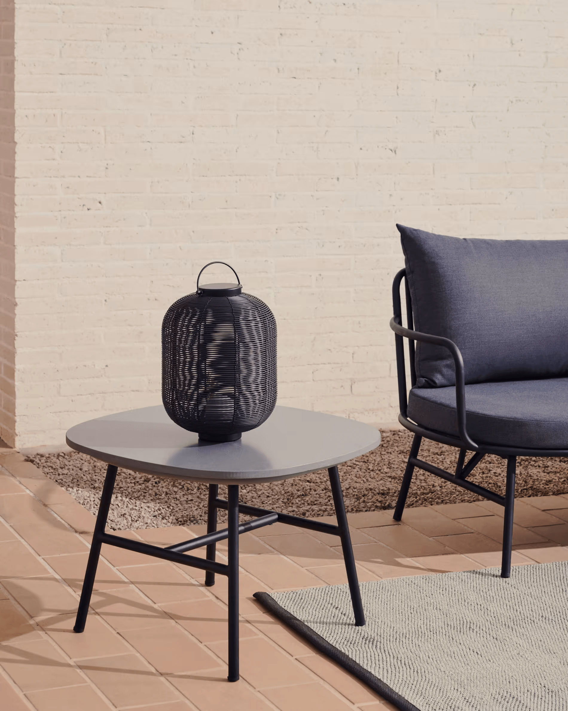 Stolik pomocniczy ogrodowy BRAMANT czarny La Forma Eye on Design