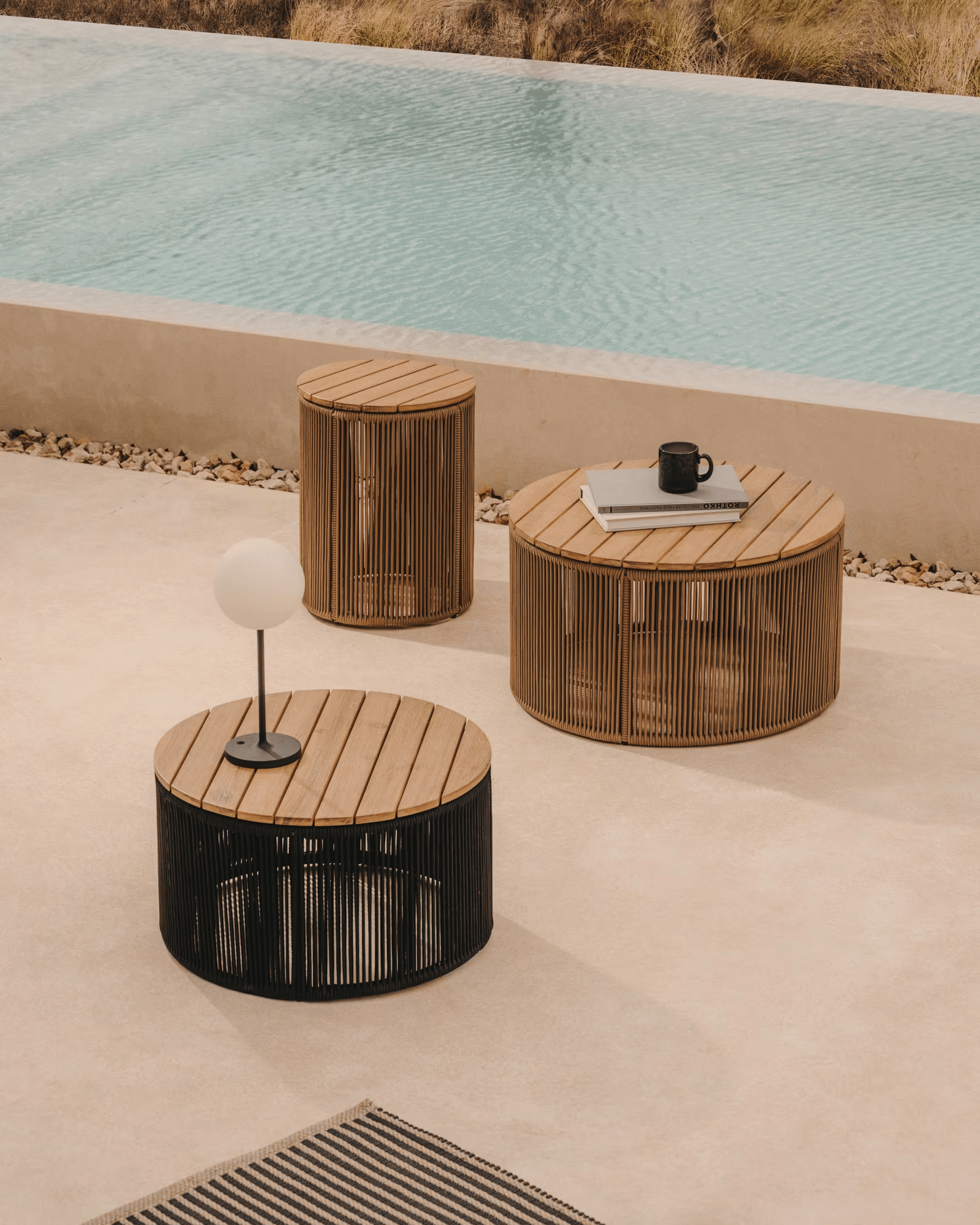 Stolik pomocniczy ogrodowy DANDARA drewno akacjowe La Forma Eye on Design