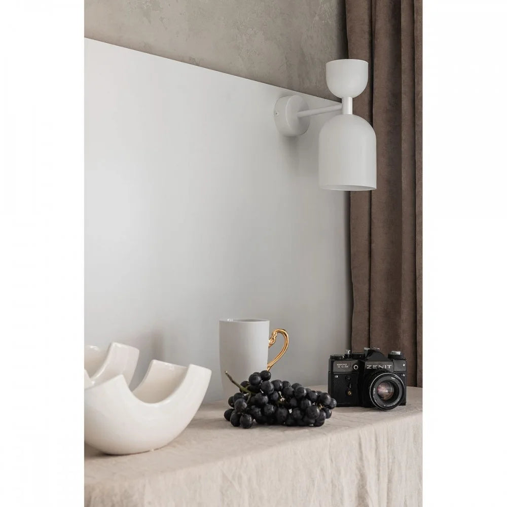 SUPURU wall lamp in white with brass