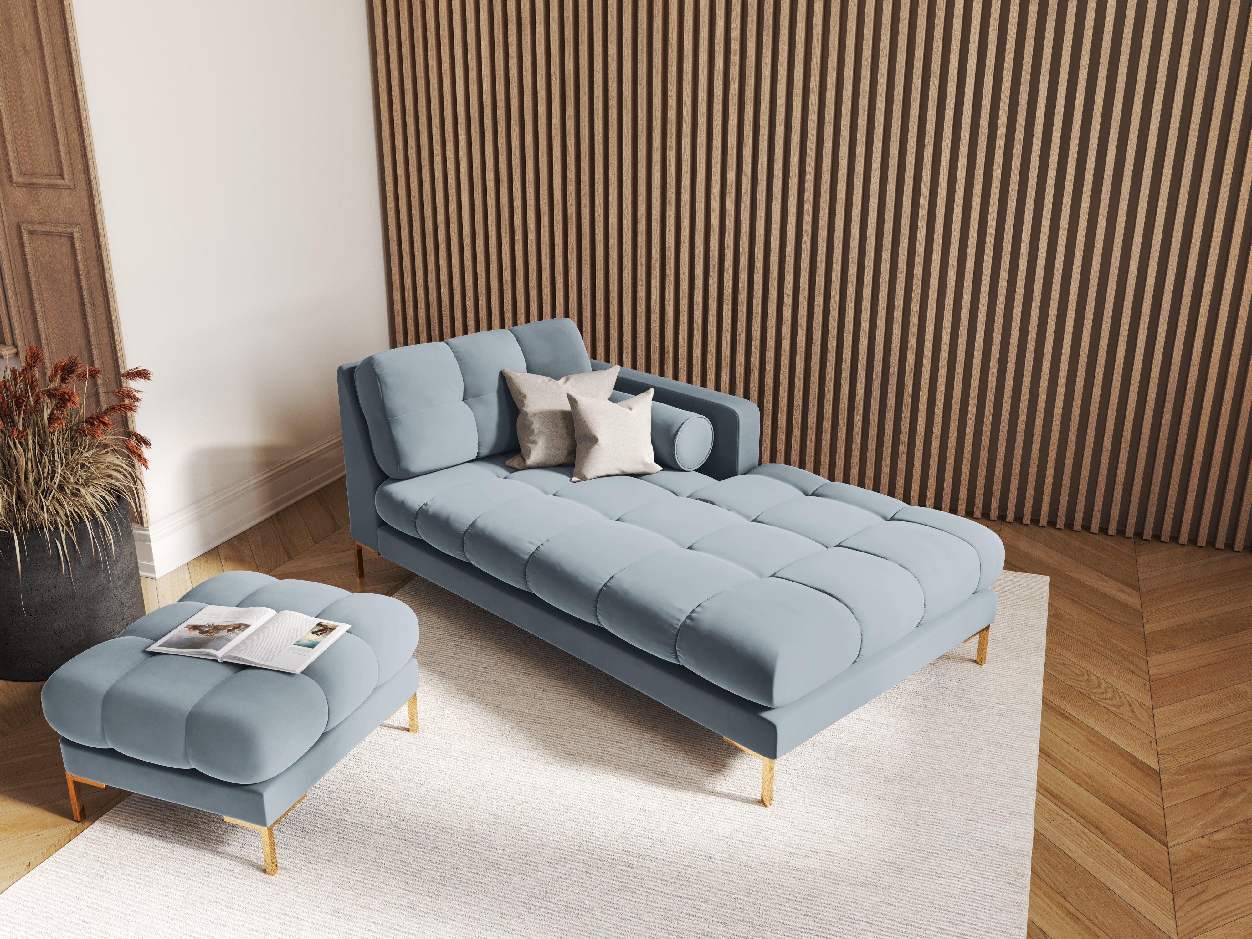 Szezlong aksamitny prawostronny BALI jasnoniebieski ze złotą podstawą Cosmopolitan Design Eye on Design