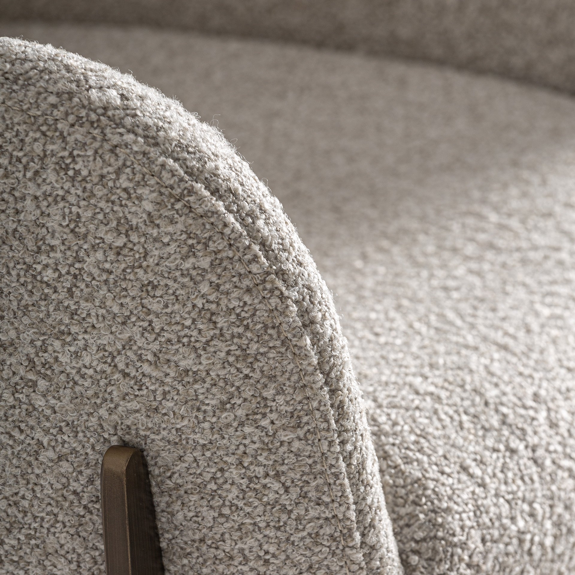 Barhocker GERB beige mit gebürstetem goldenen Fuß