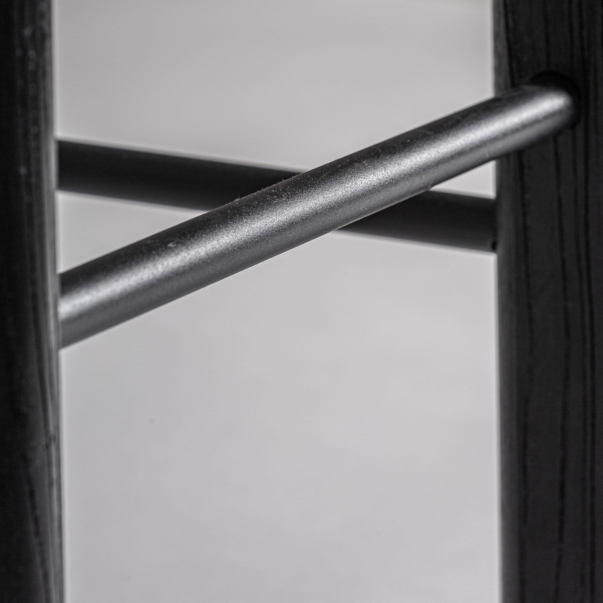 Barhocker JACQUARD grau mit schwarzem Rattanfuß