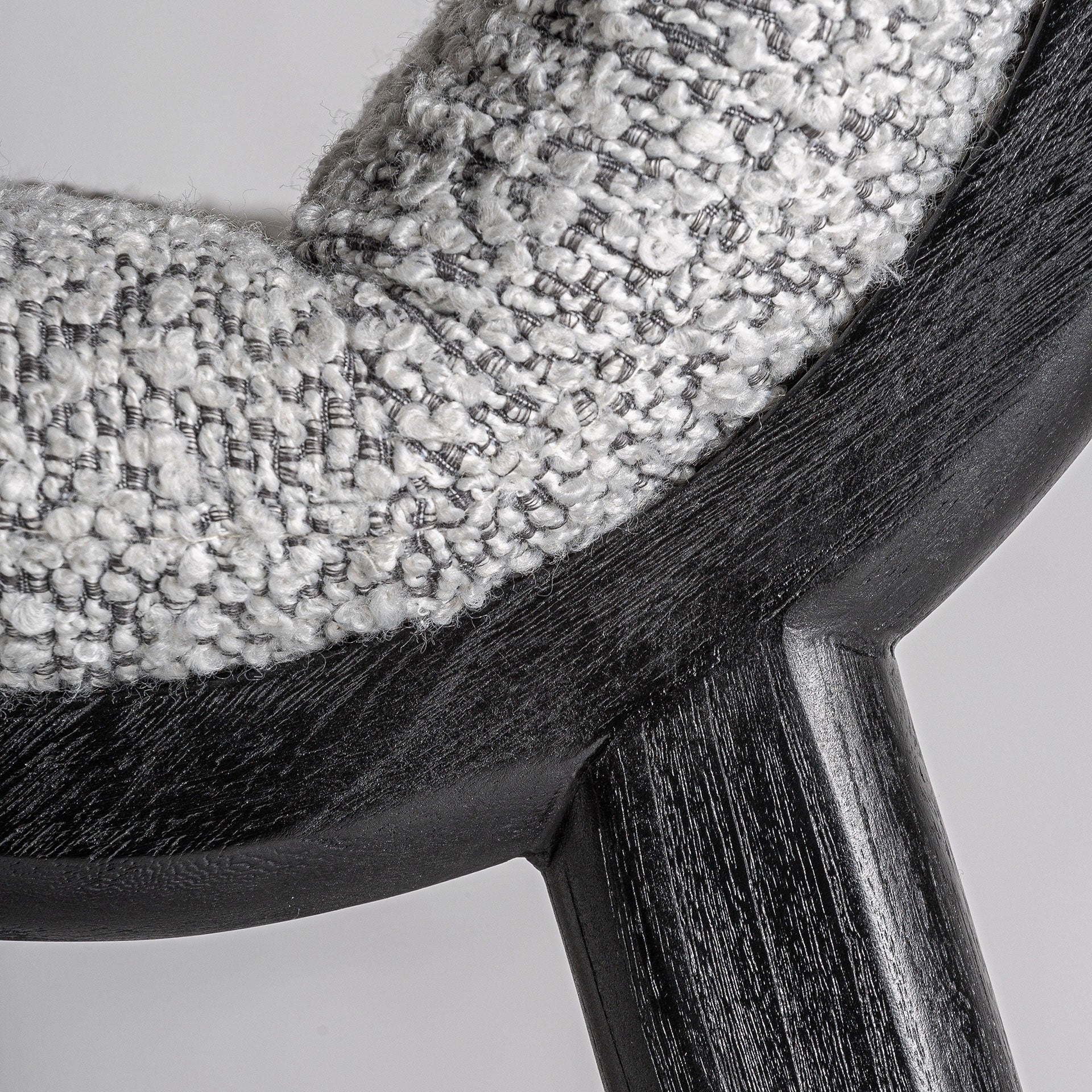 Barhocker JACQUARD grau mit schwarzem Rattanfuß