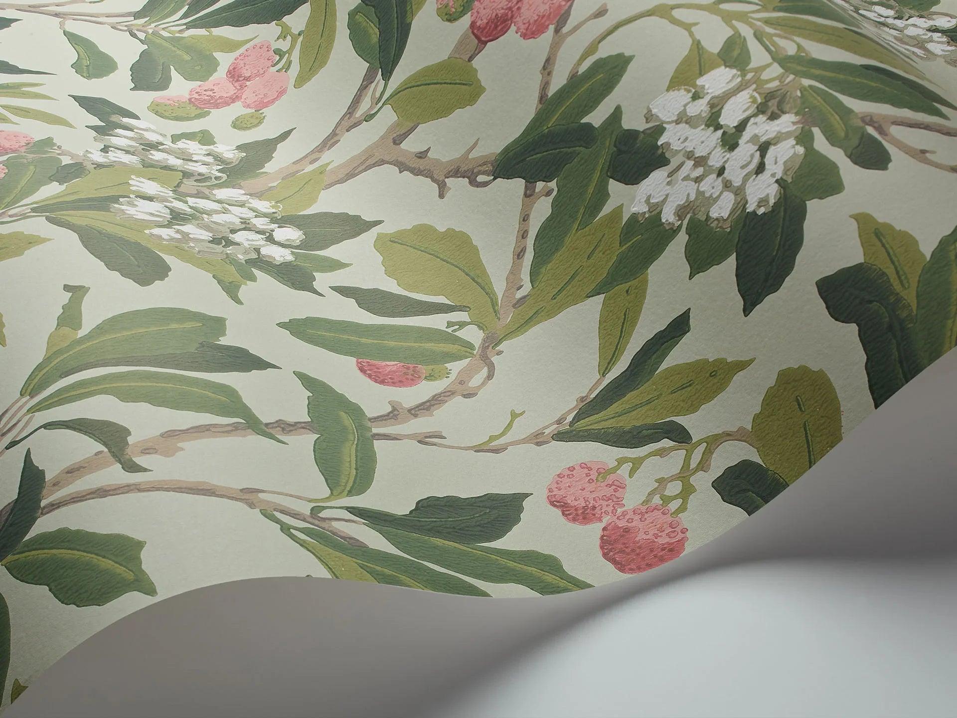 Tapeta ARCHIVE ANTHOLOGY - Strawberry Tree róż na jasnej zieleni Cole & Son Eye on Design