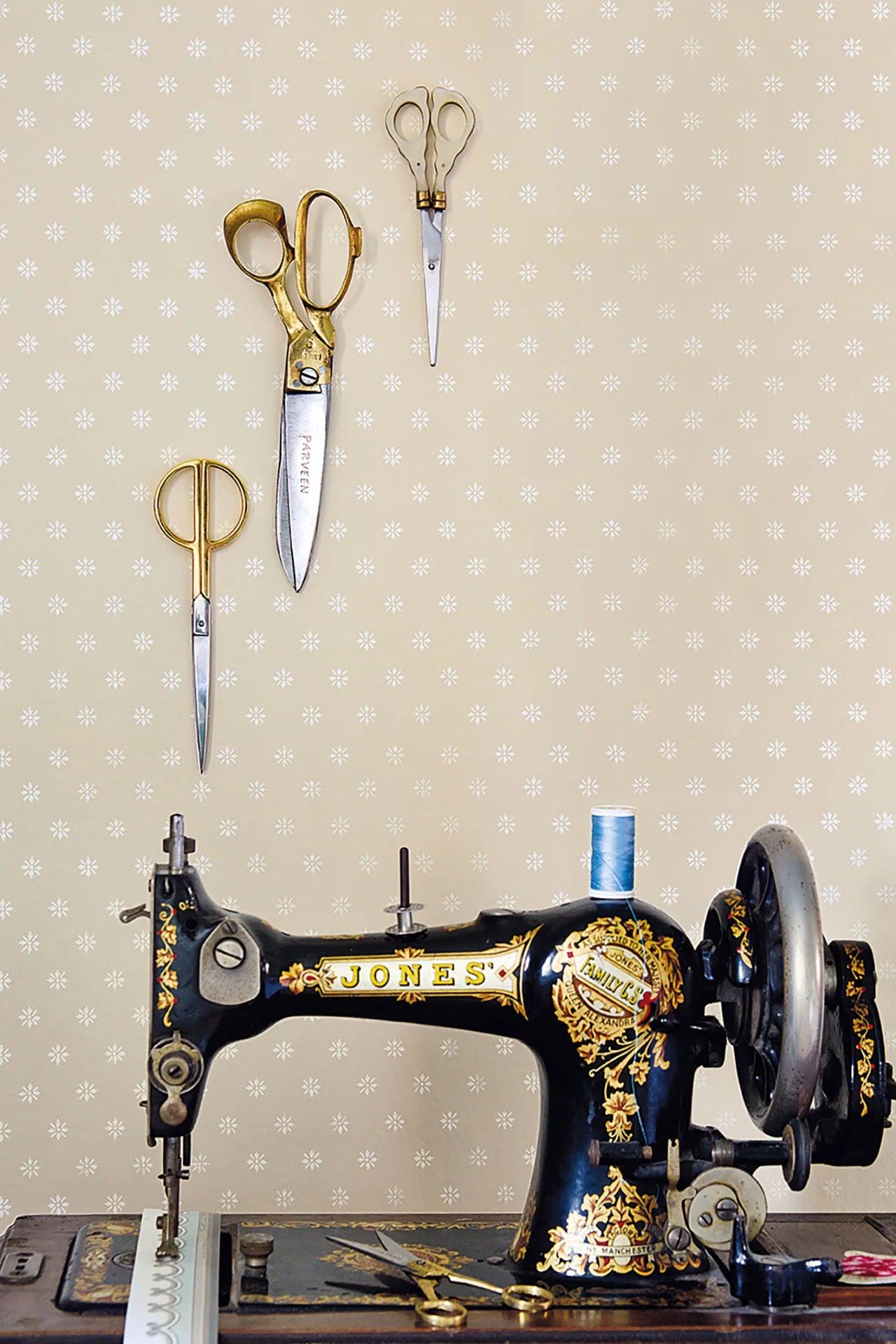 Tapete mit geometrischem Muster ARCHIVE ANTHOLOGY - Viktorianischer Stern weiß