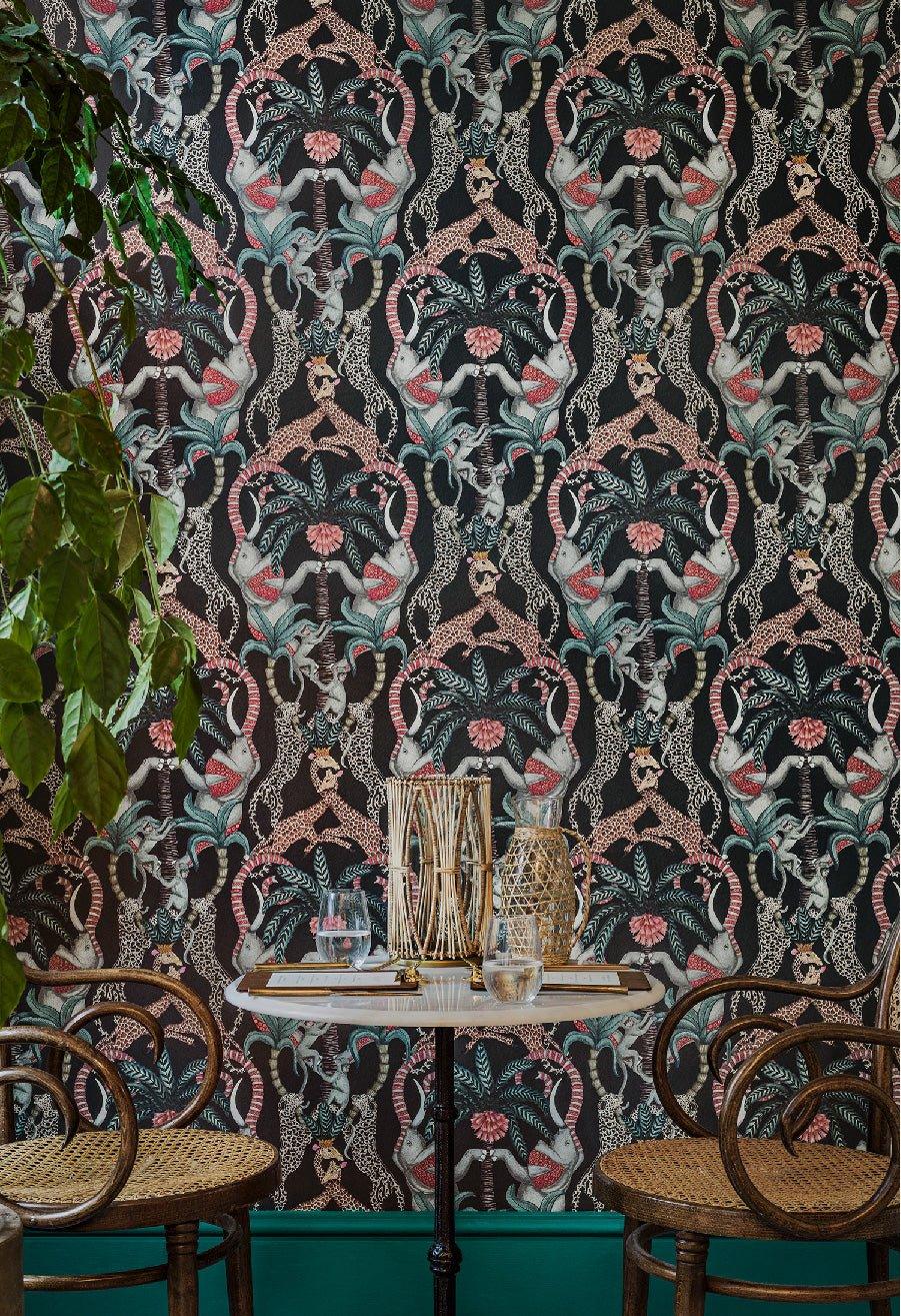 Tapeta ARDMORE JABULA - Safari Totem turkus na czarnym Cole & Son Eye on Design