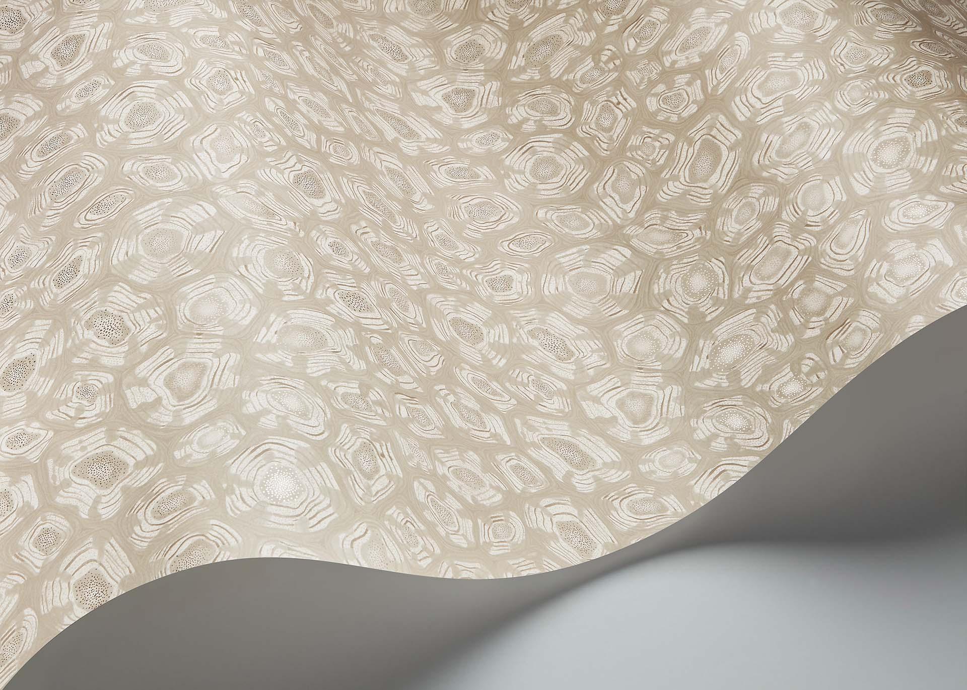 Tapeta ARDMORE JABULA - Savanna Shell kremowy i metaliczne złoto Cole & Son Eye on Design