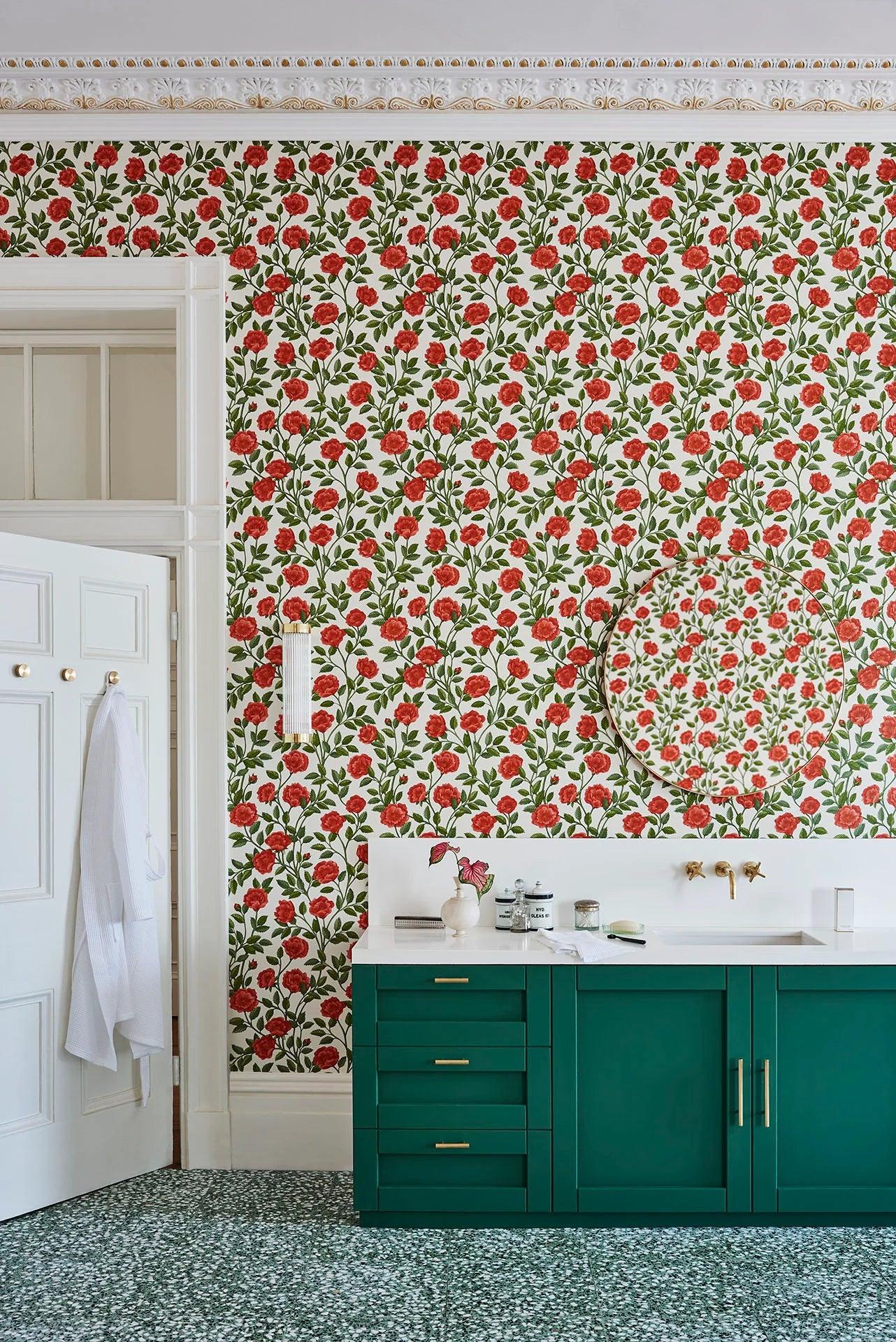 Tapete mit pflanzlichem Motiv von Blättern und Rosenblüten HRP GREAT MASTERS - Hampton Rosen Ocker