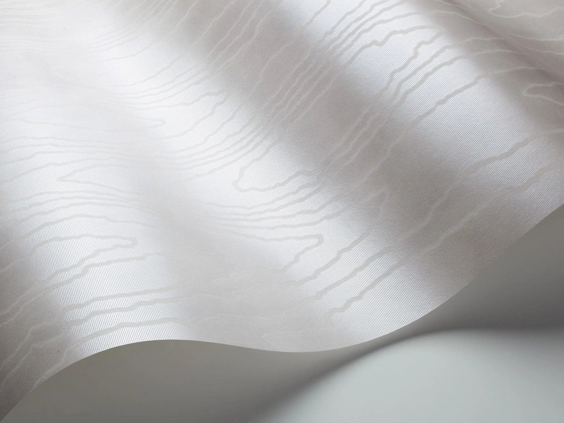 Tapeta LANDSCAPE PLAINS - Watered Silk lekka szarość Cole & Son Eye on Design