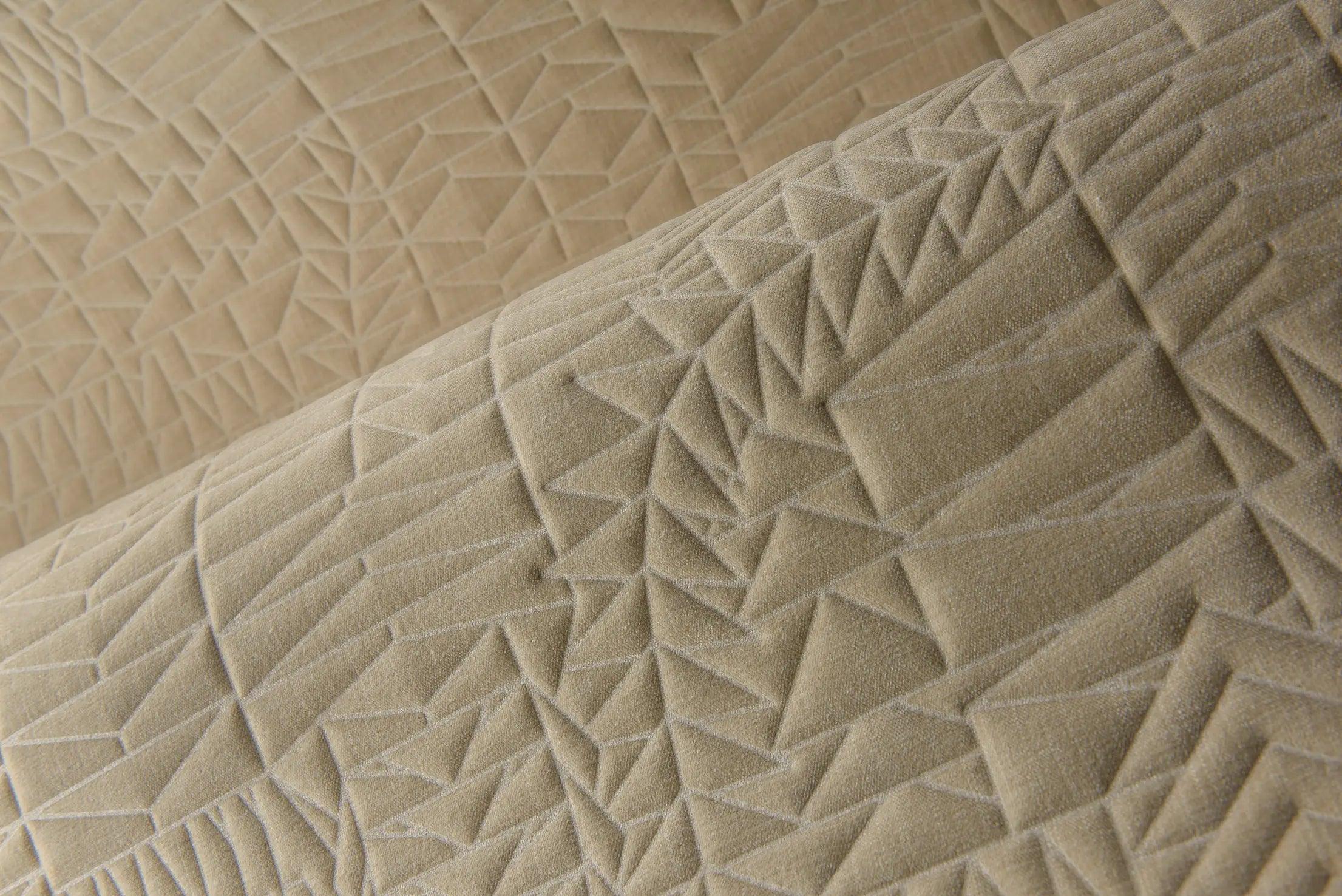 Tapeta tekstylna POGO GOAT - SAND Arte Eye on Design