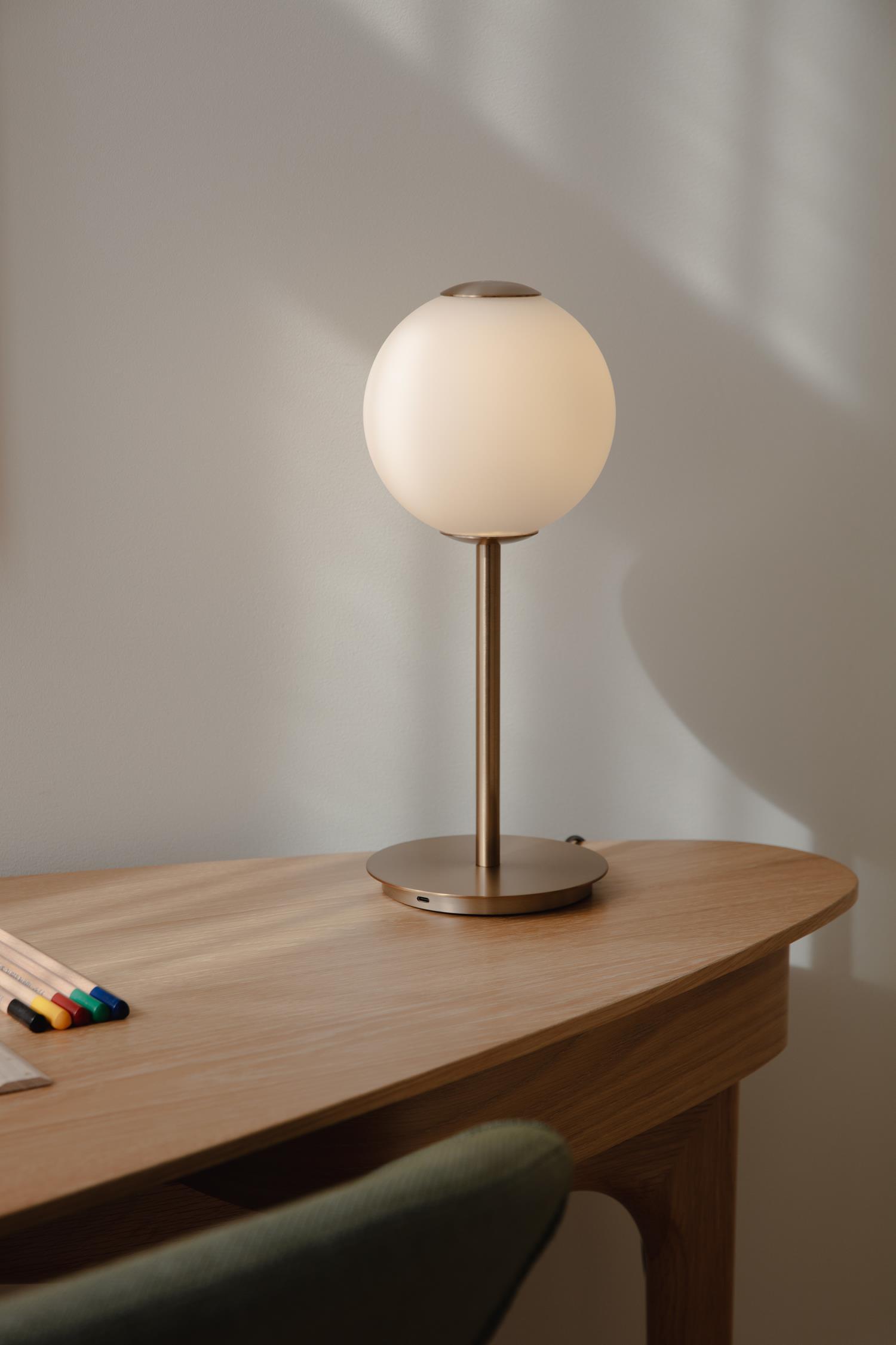 Tischlampe AUDREY weiß mit goldener Einlage