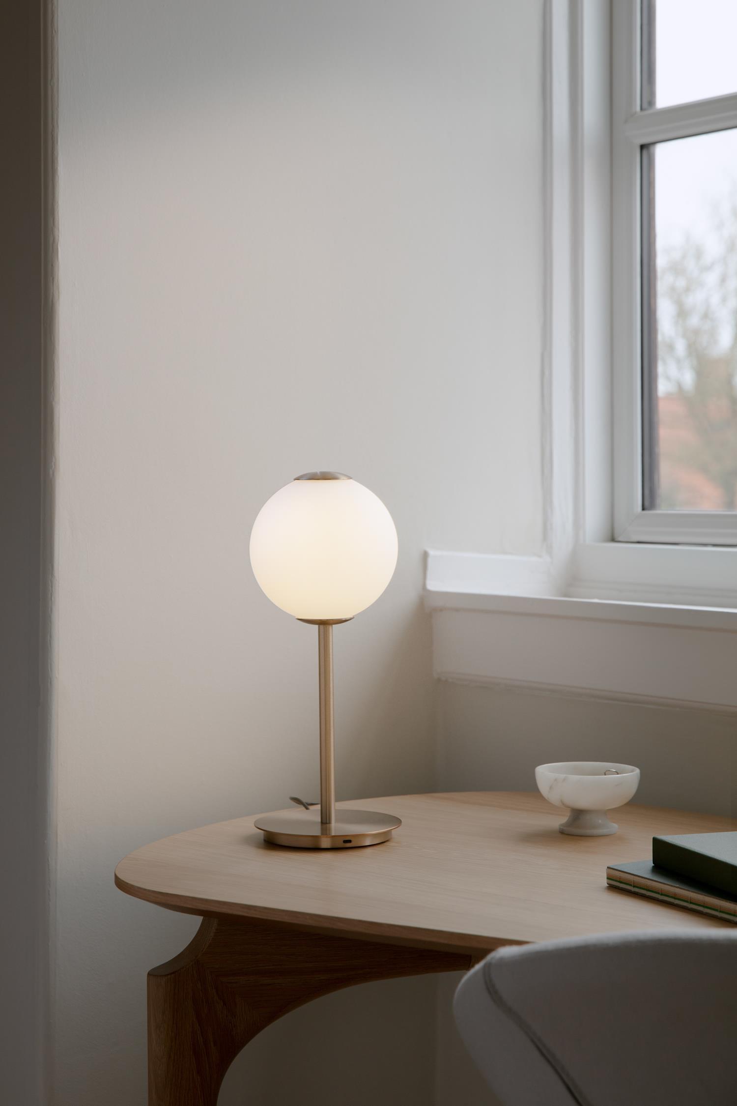 Tischlampe AUDREY weiß mit goldener Einlage