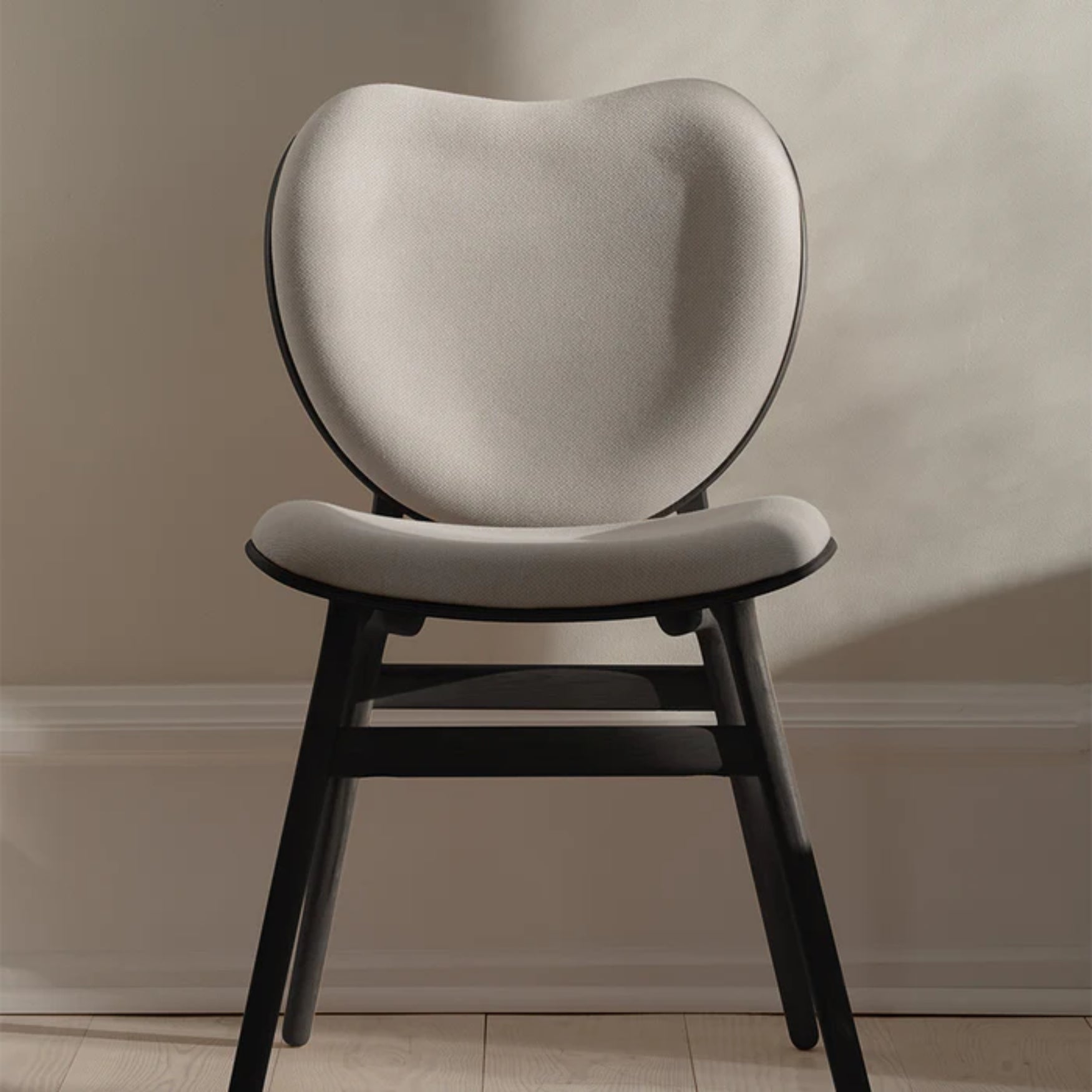 CONVERSATION chair white with black oak base