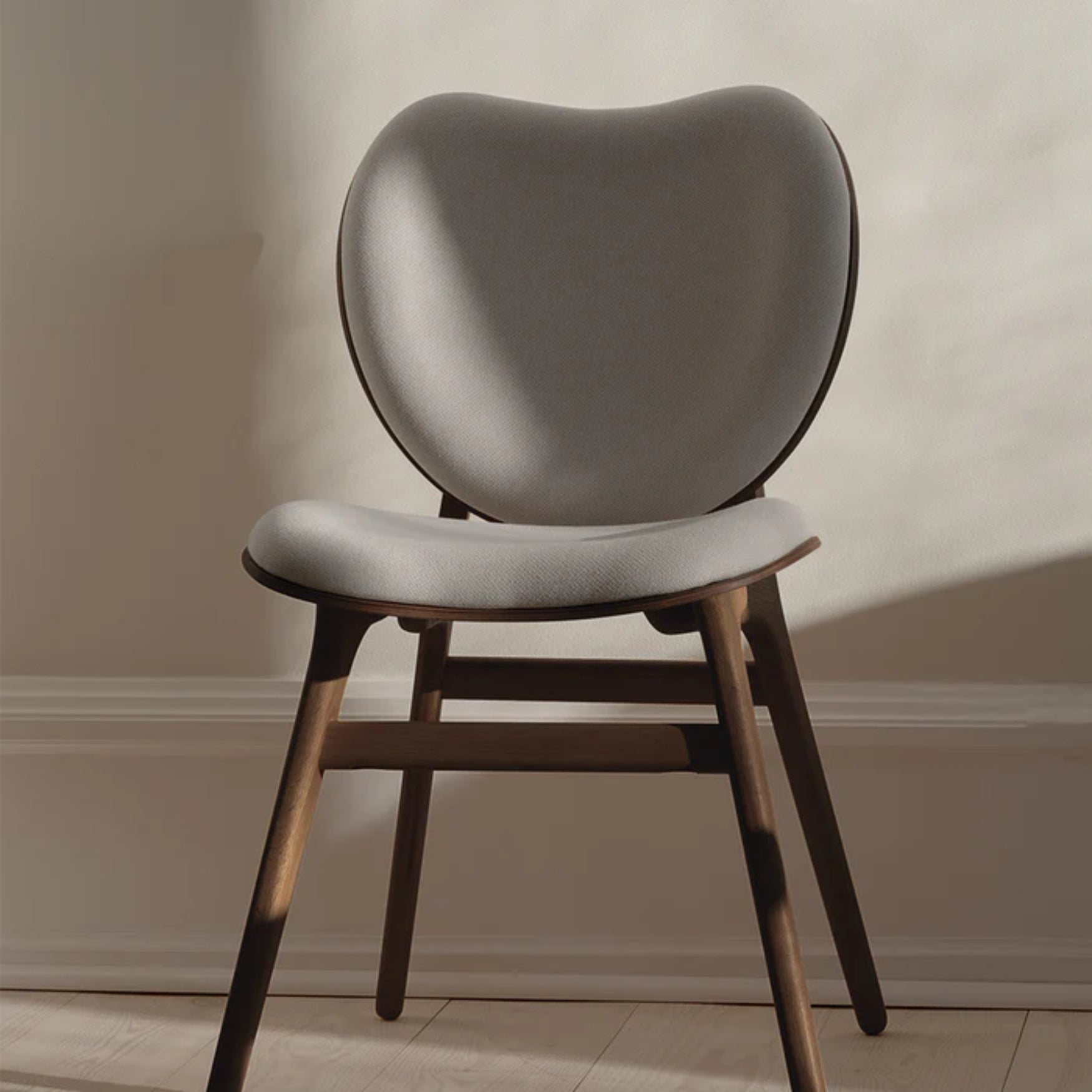 CONVERSATION chair white with dark oak base