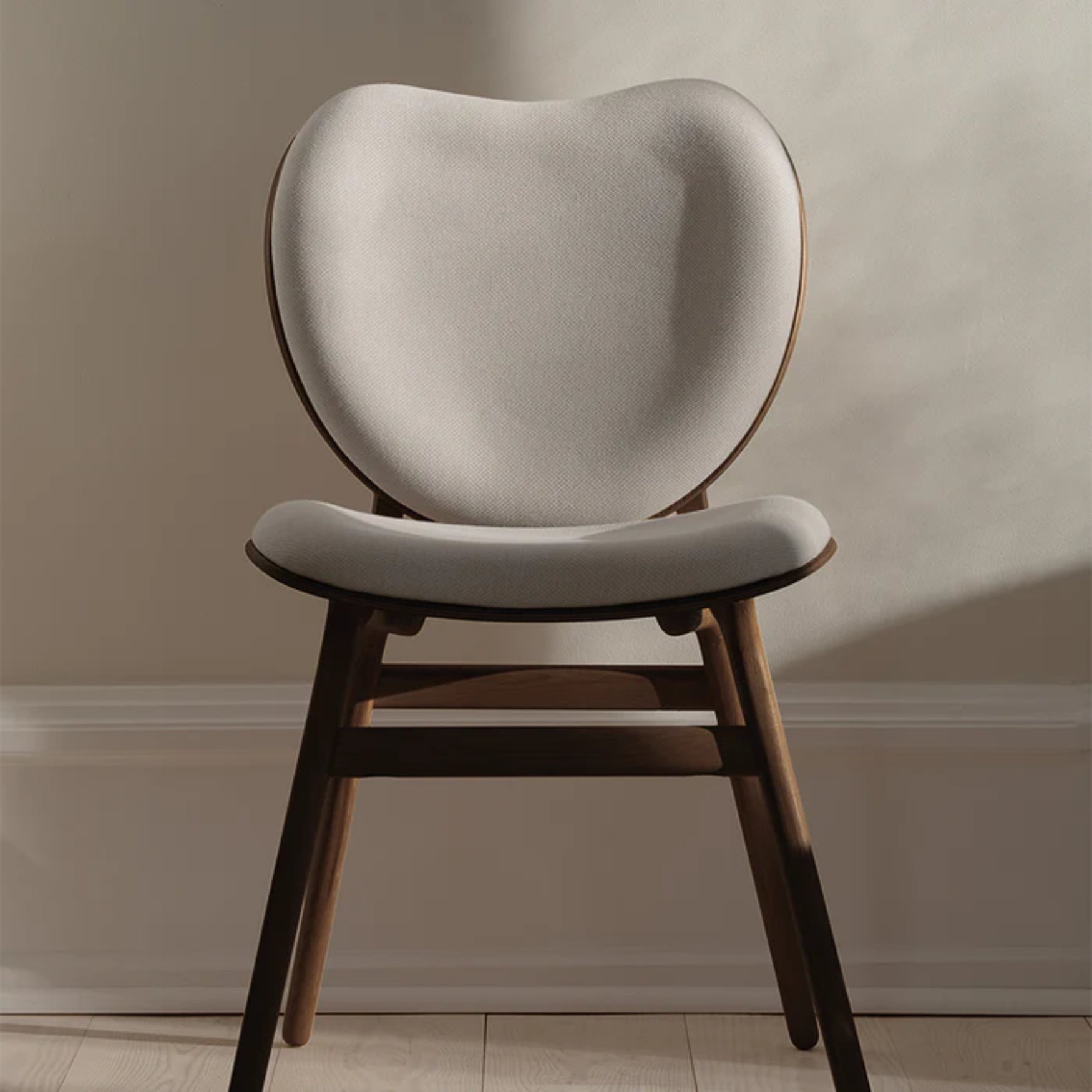 CONVERSATION chair white with dark oak base