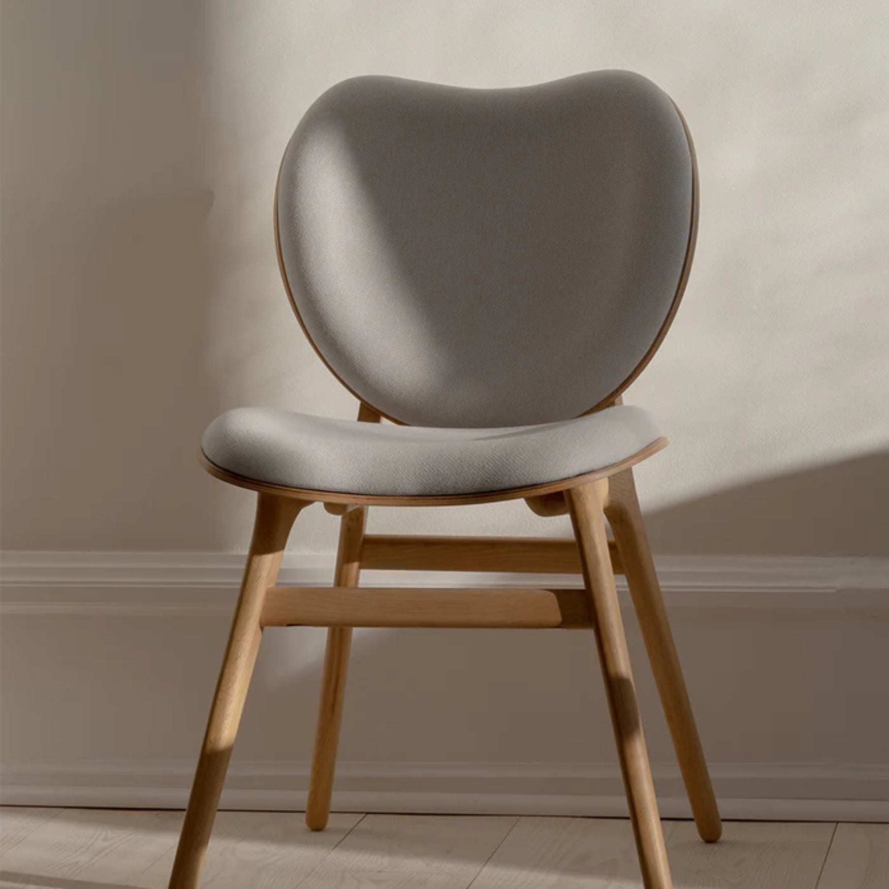 CONVERSATION chair white with oak base