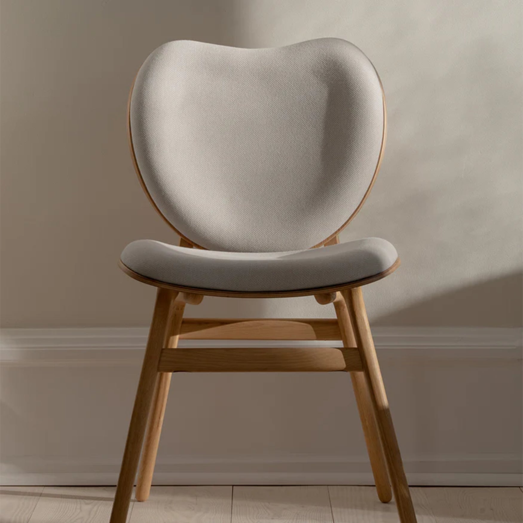 CONVERSATION chair white with oak base