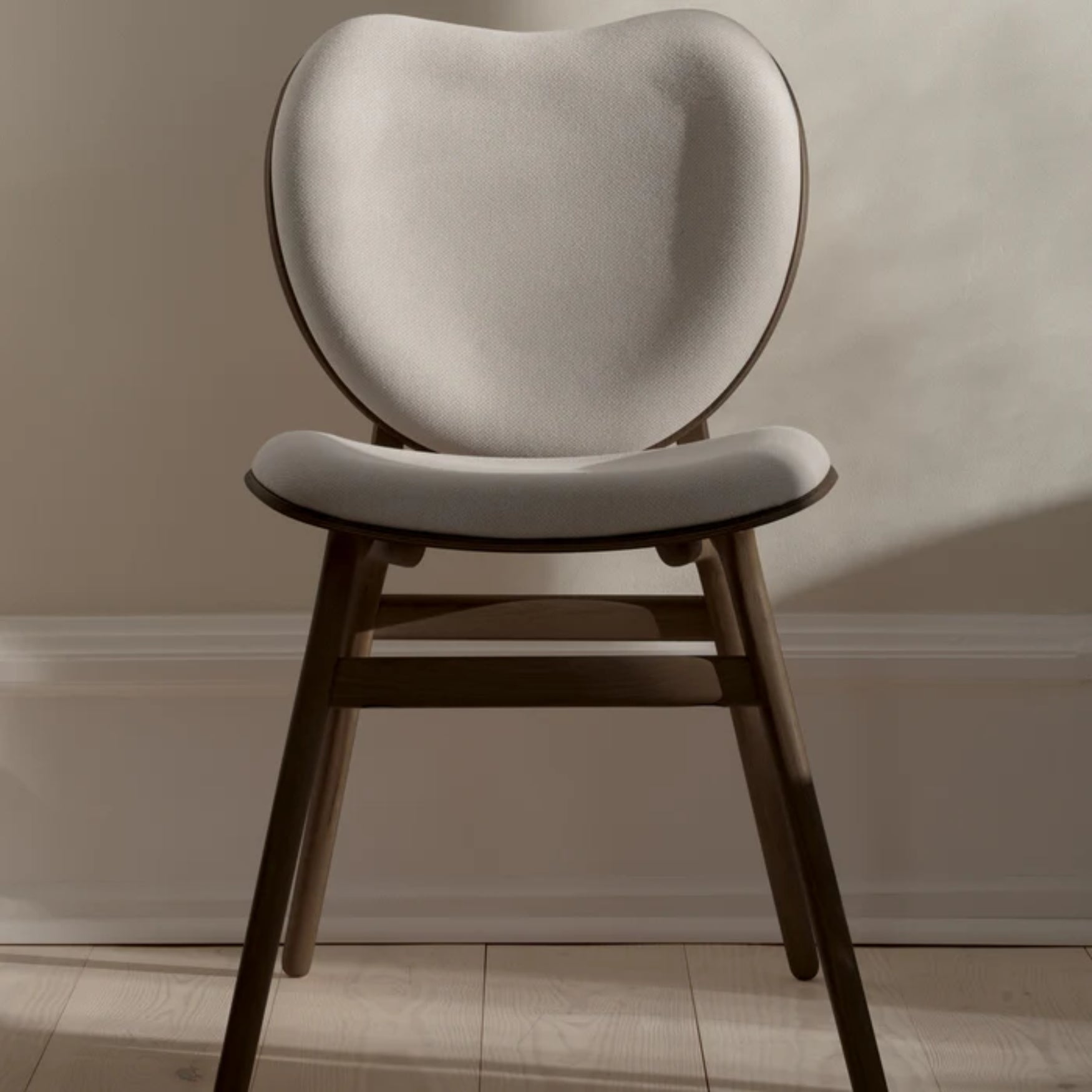 CONVERSATION chair white with walnut wood base