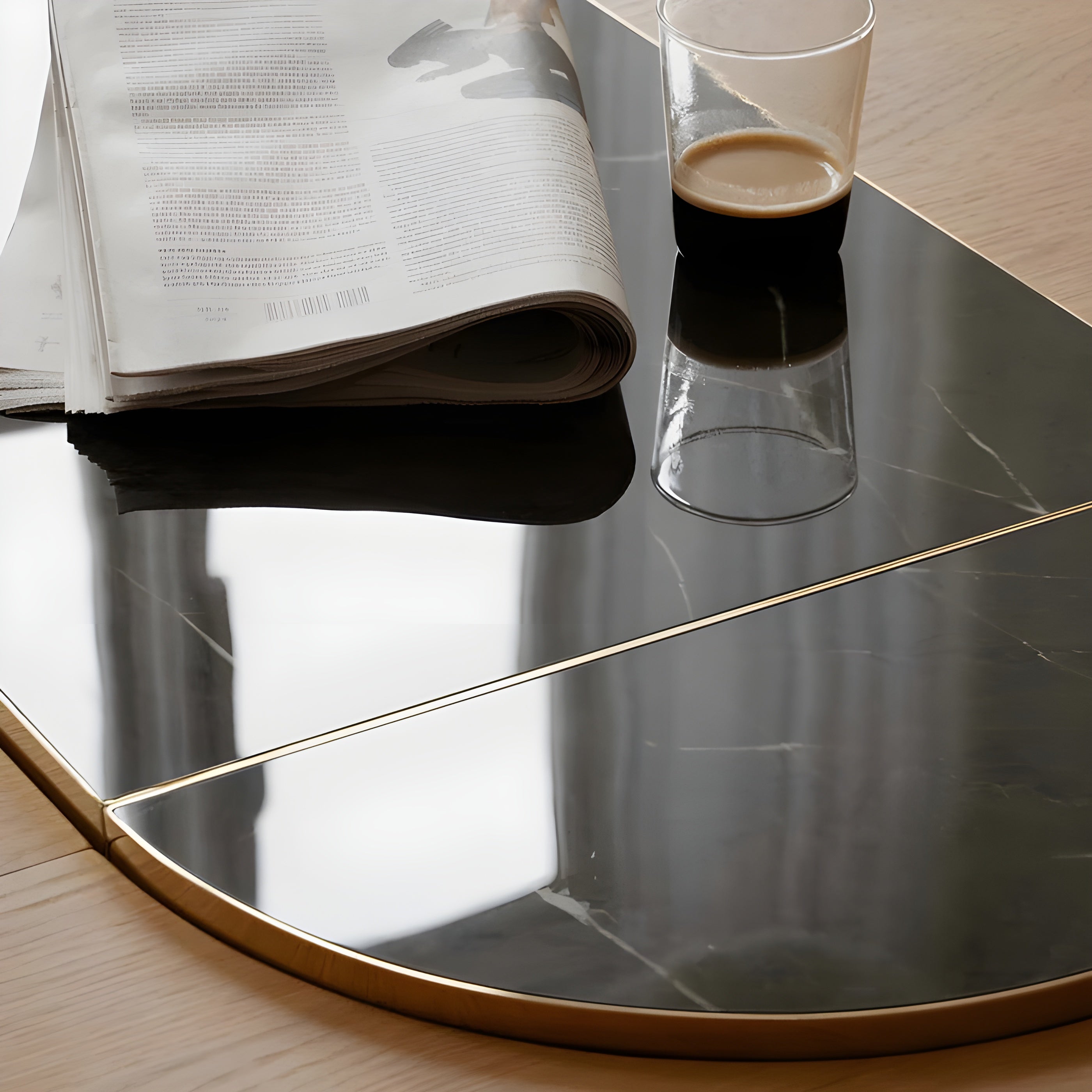 Ausziehbarer runder Tisch COMFORT CIRCLE aus Eiche mit Marmortischplatte