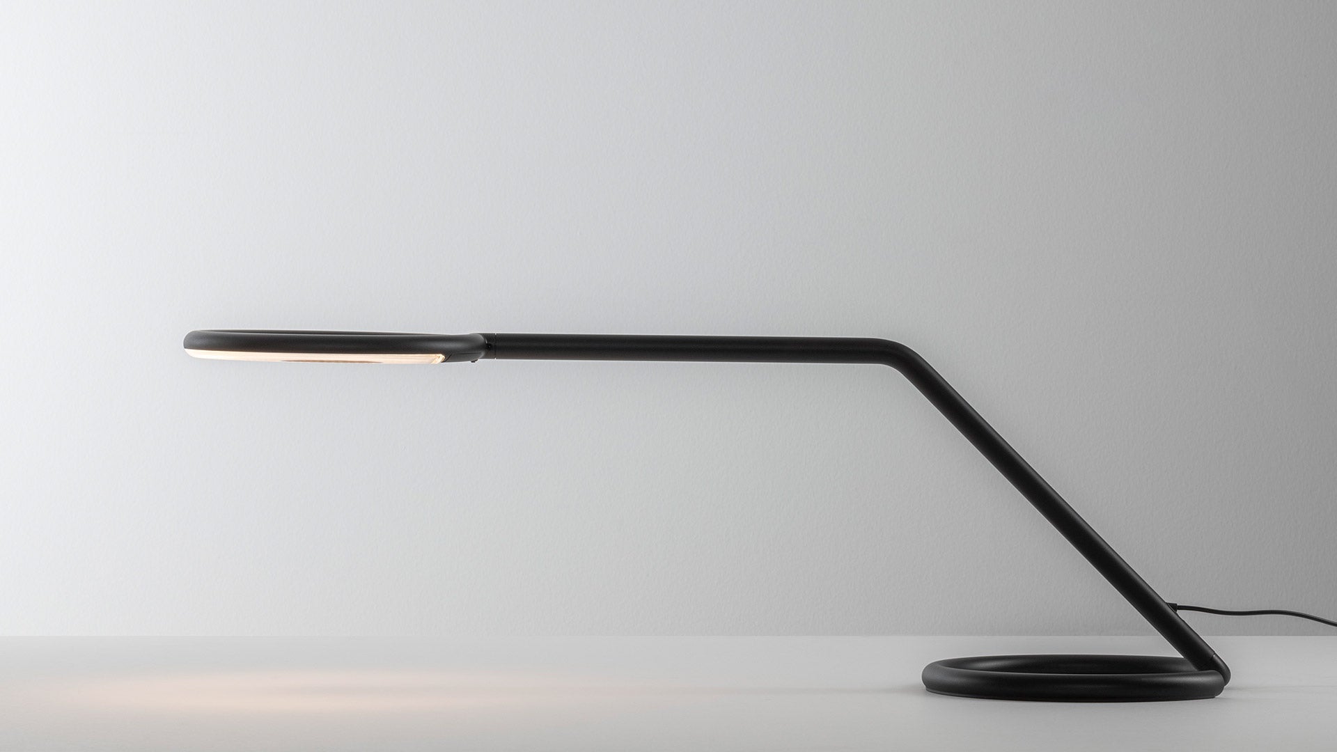 VINE LIGHT black table lamp