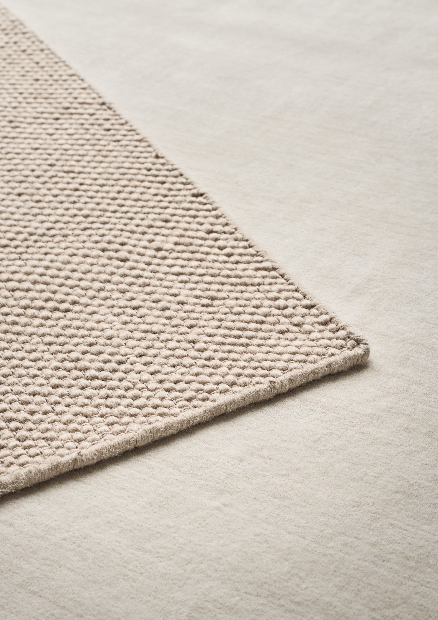 Carpet 145 light gray wool and bamboo blend
