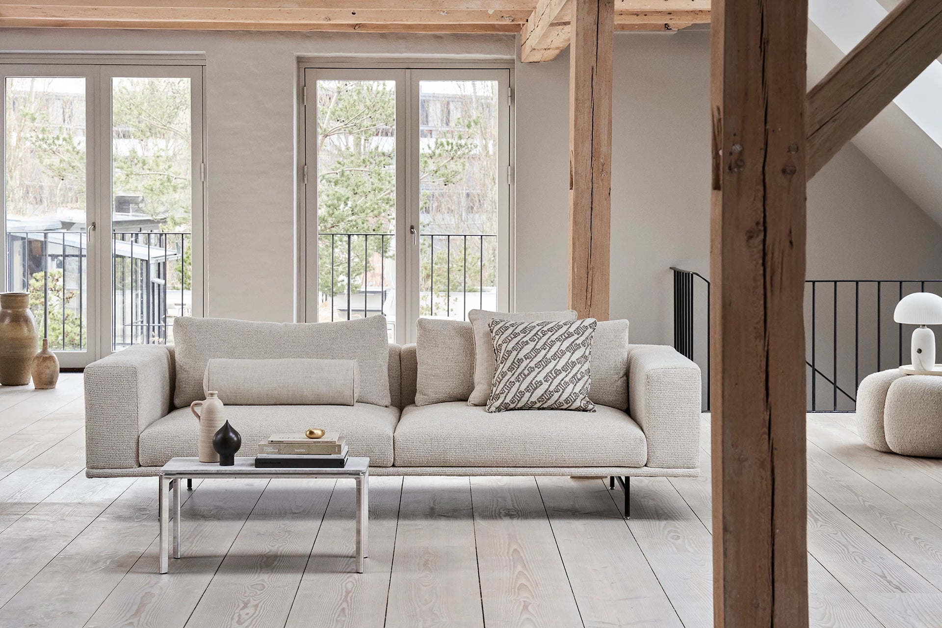Sofa 3-Sitzer LOFT hellgrau Boucle mit schwarzem Gestell