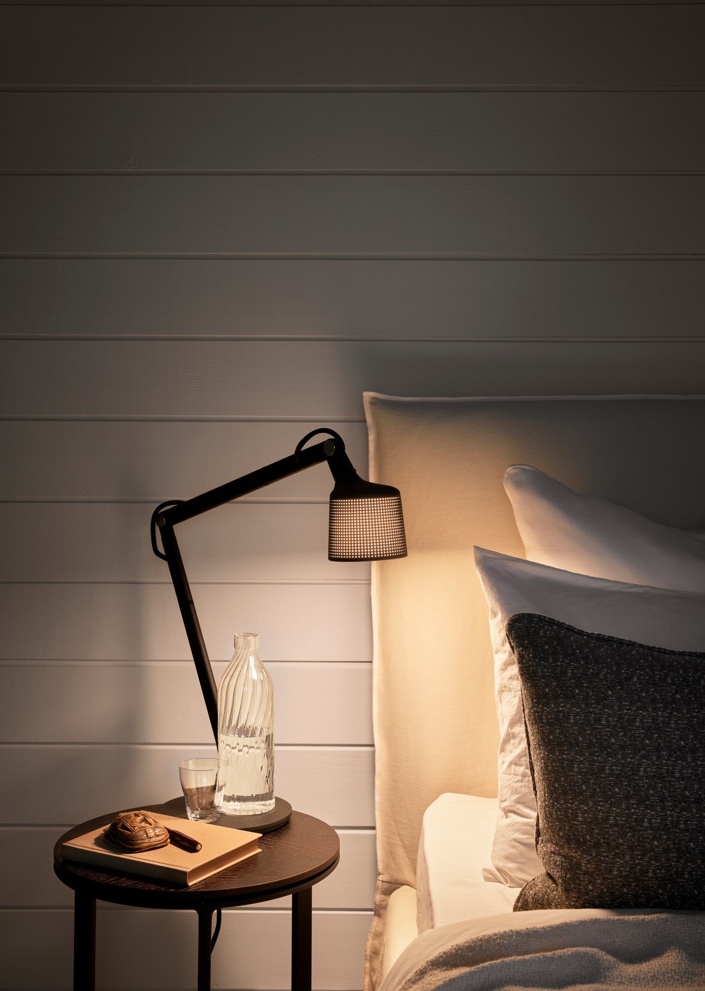 Side table 421 dark oak veneer with dark aluminum base