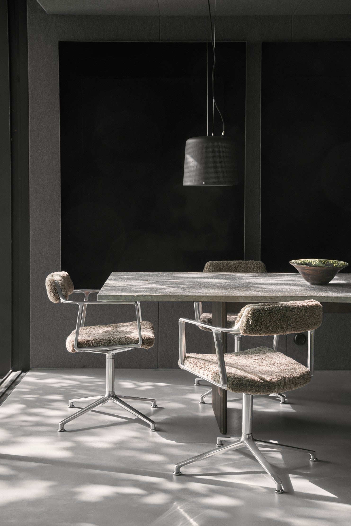 Pendelleuchte 526 schwarzes Metall