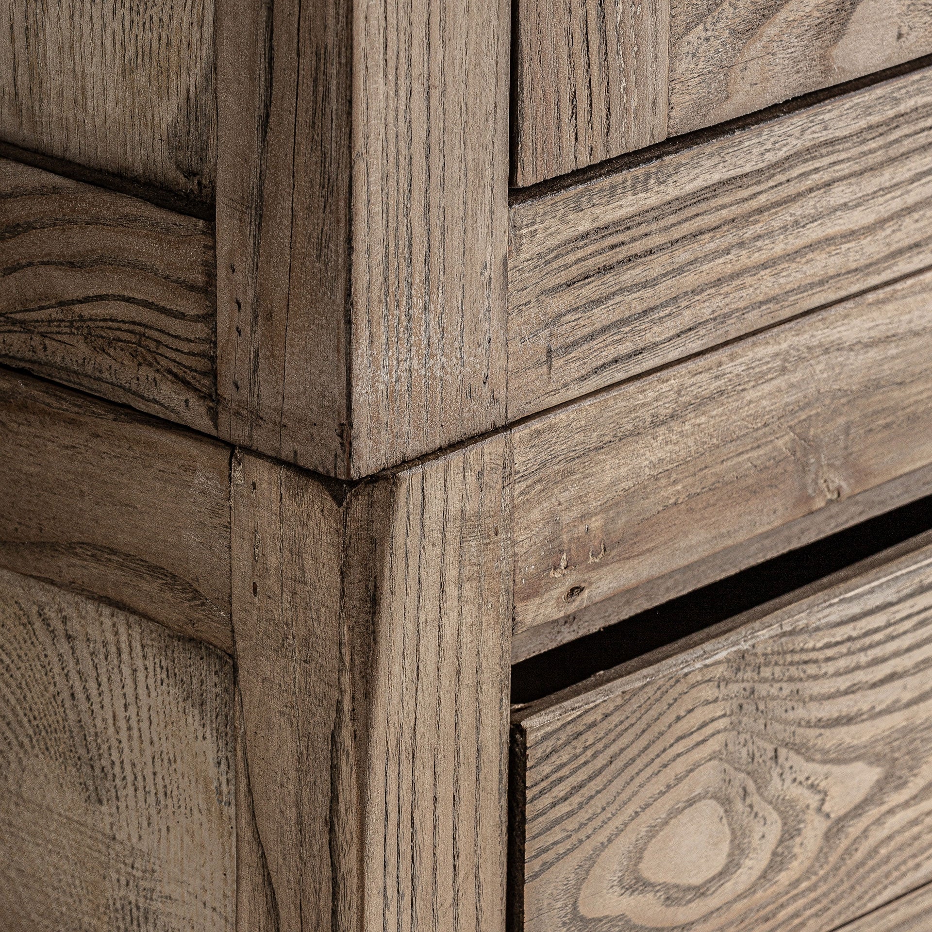 Vitrine MASEIN aus Weidenholz