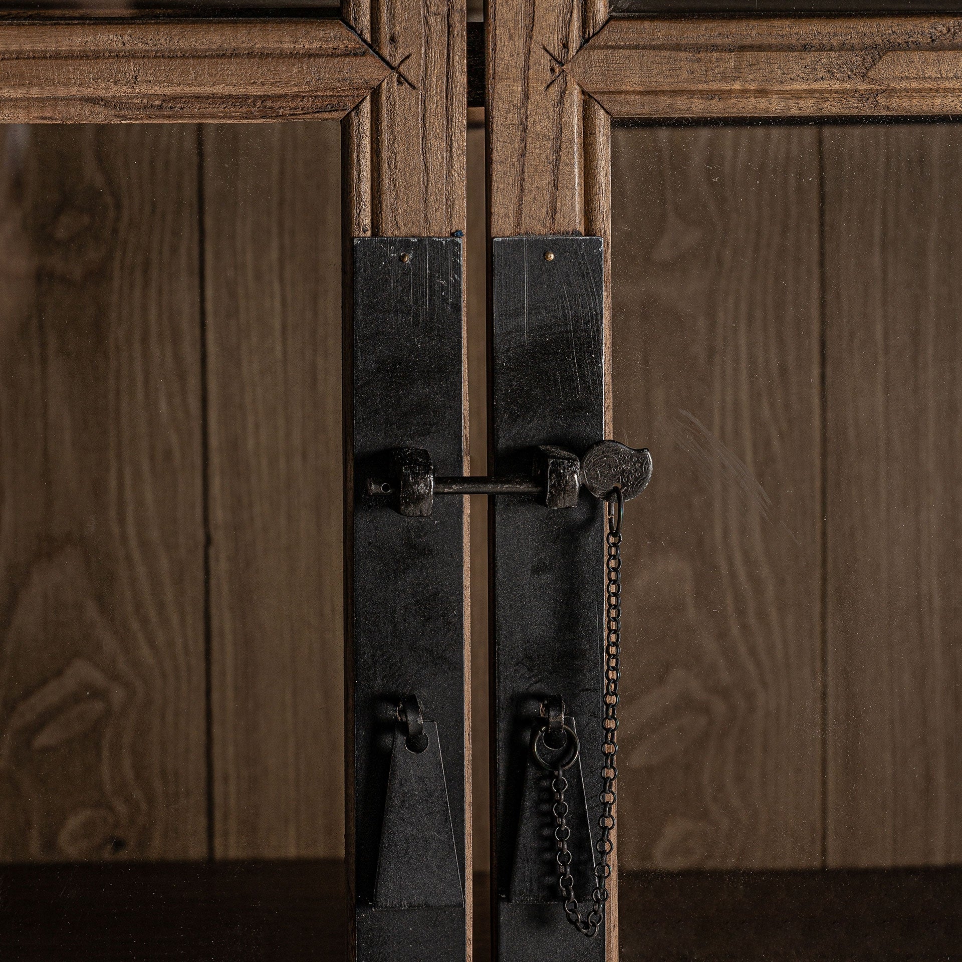 Witryne TARTU aus Weidenholz