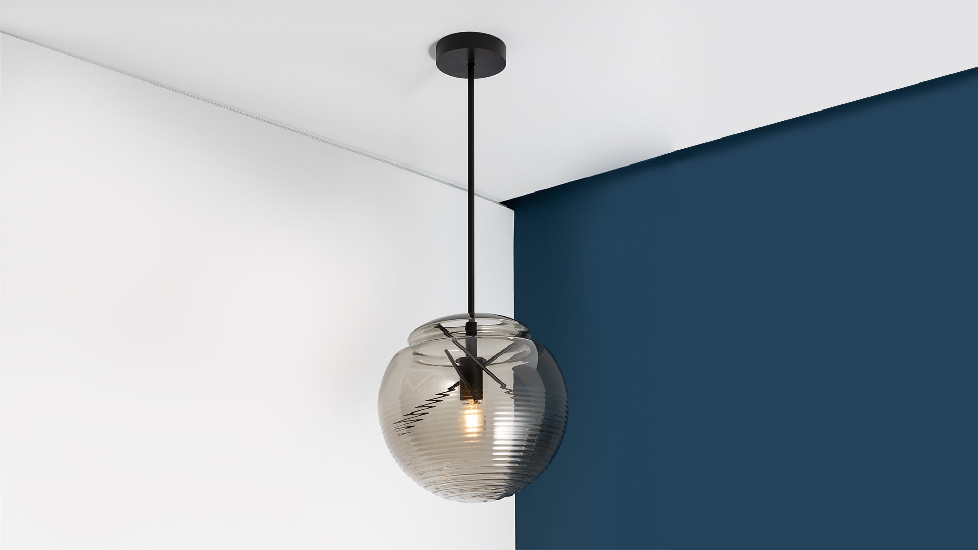 VITRUVIO black pendant lamp with glass shade