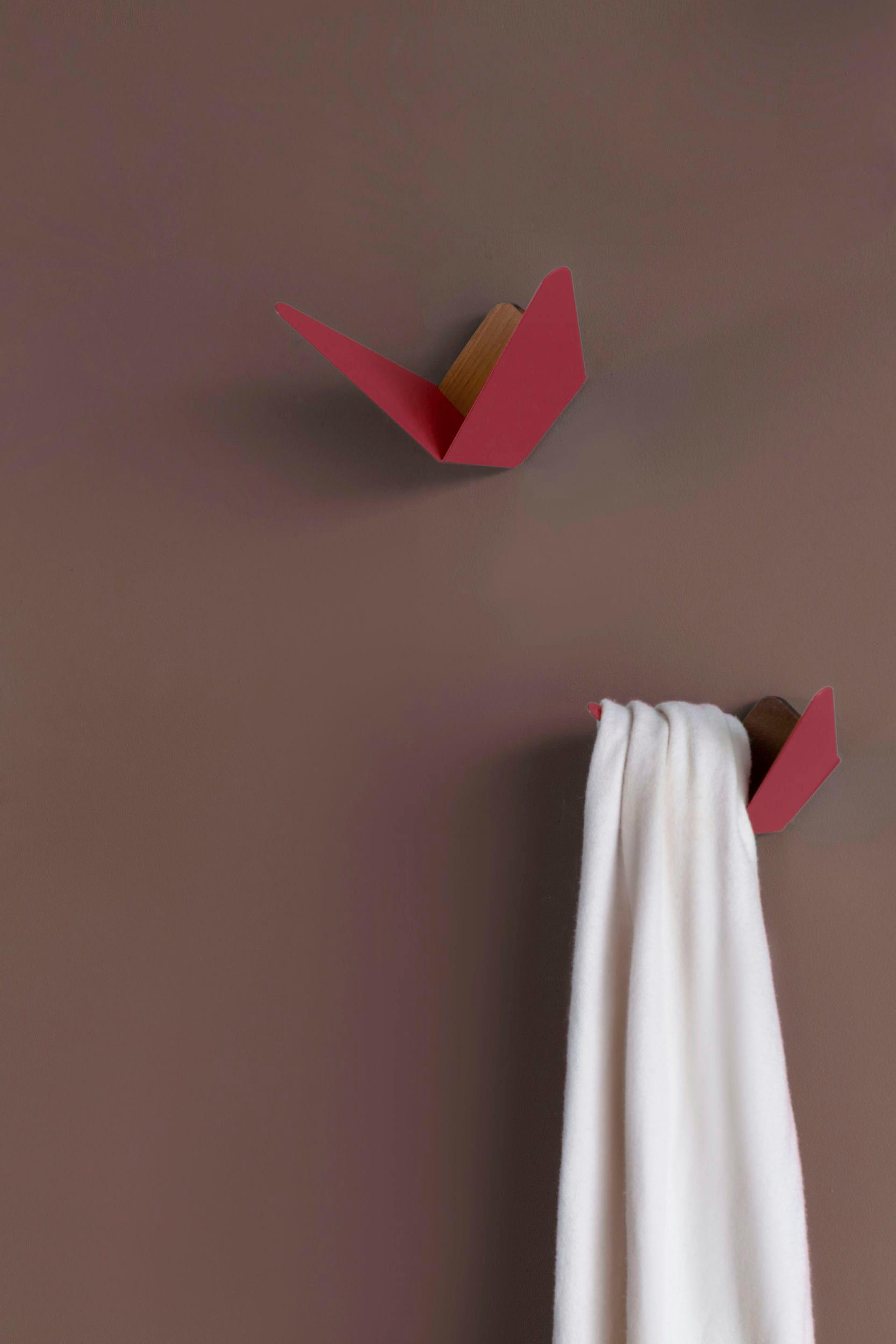 Wieszak BUTTERFLIES rubinowy UMAGE Eye on Design
