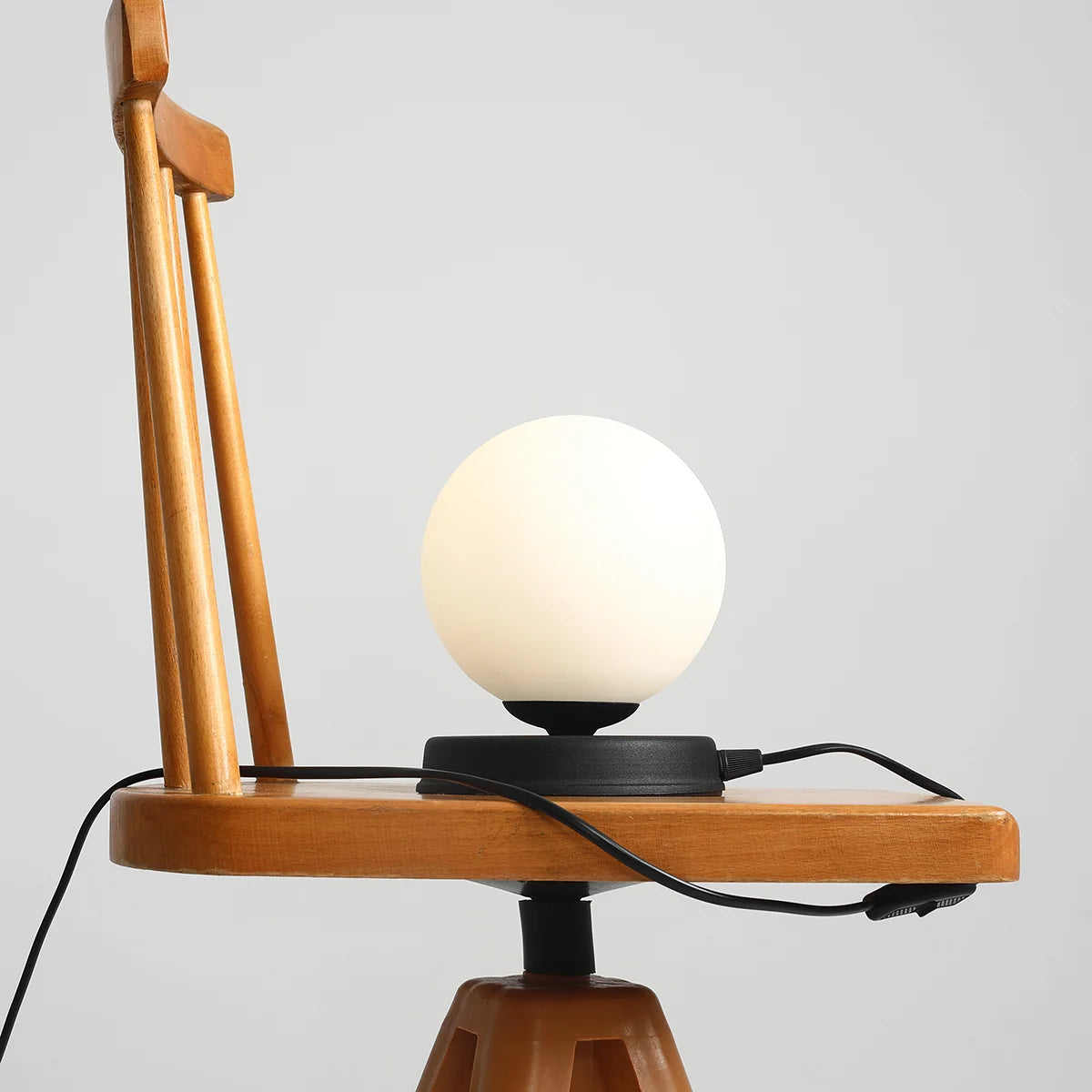 Lampa biurkowa BALL czarny Artera S Eye on Design