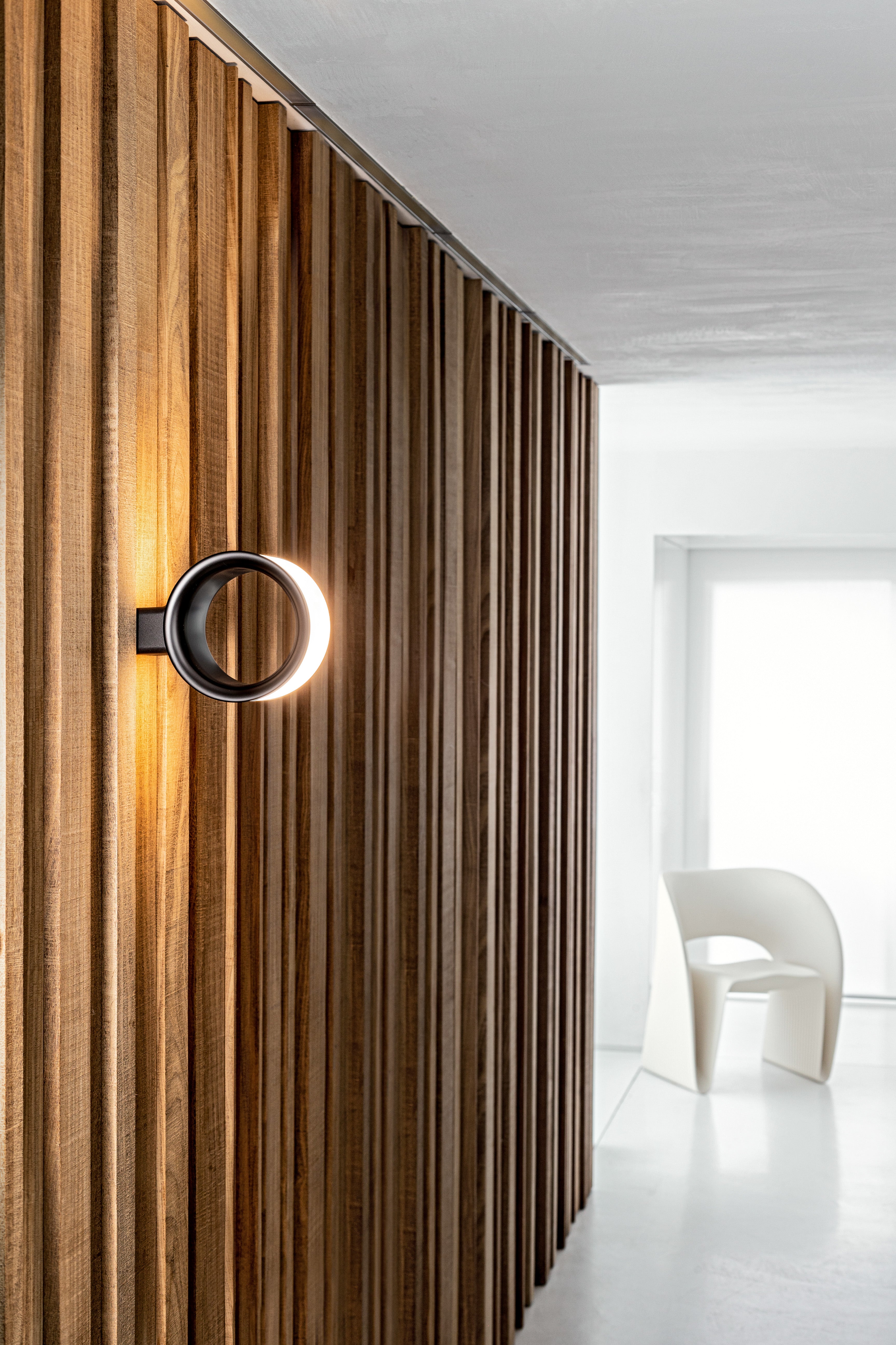 Niskie krzesło RAVIOLO czerwony Magis Eye on Design