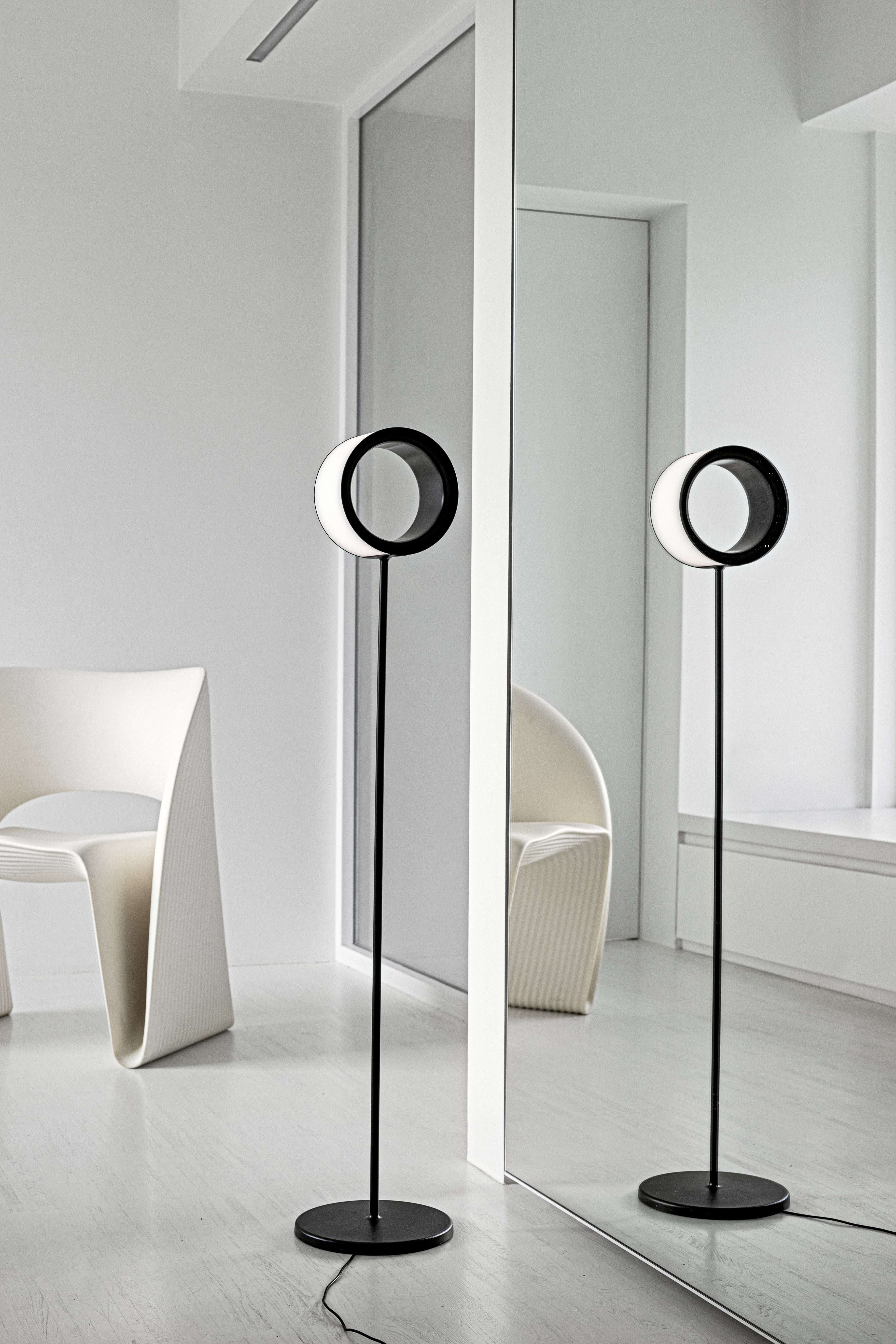 Niskie krzesło RAVIOLO czerwony Magis Eye on Design