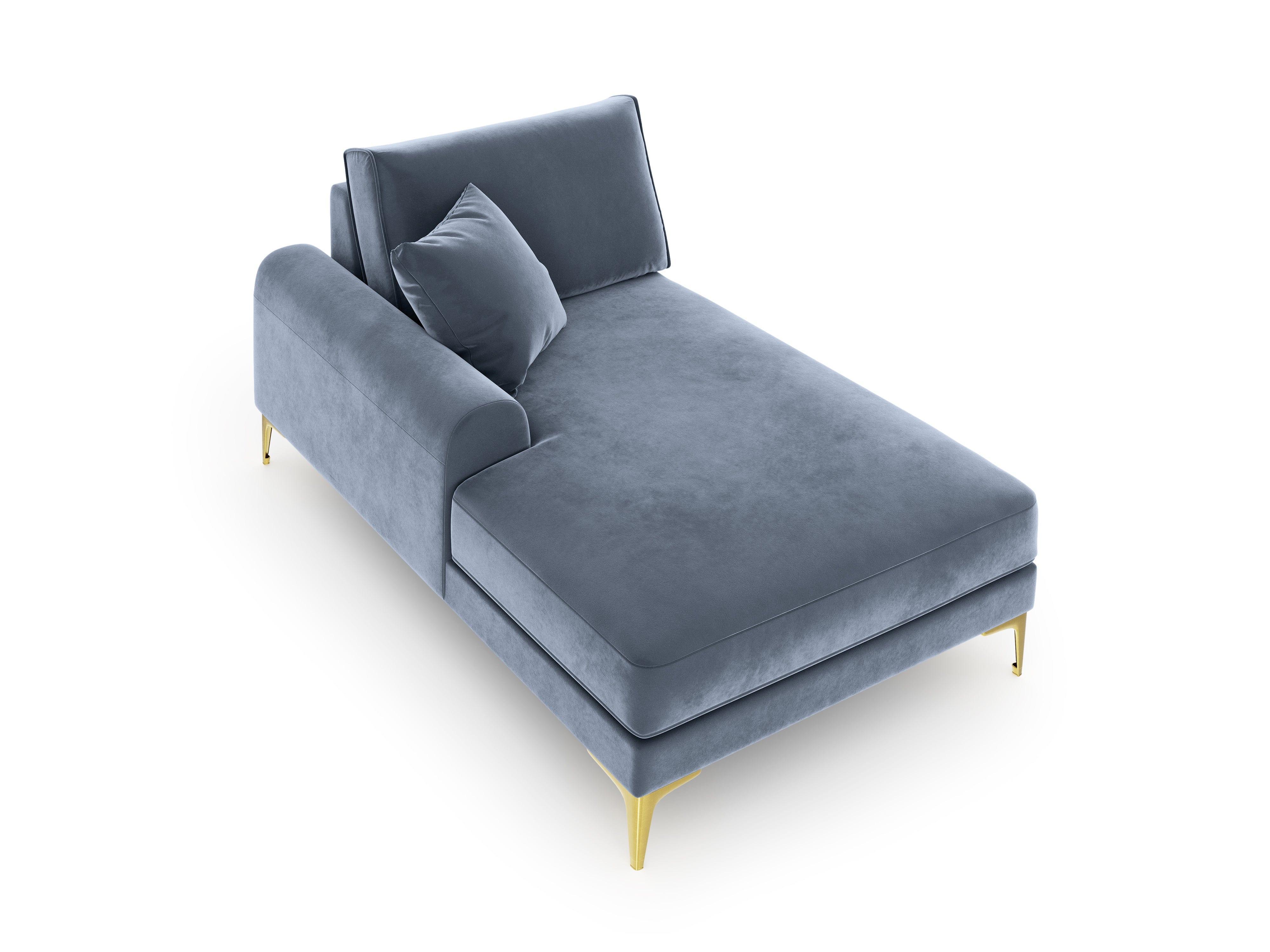 Szezlong aksamitny lewostronny MADARA jasnoniebieski ze złotą podstawą Mazzini Sofas Eye on Design