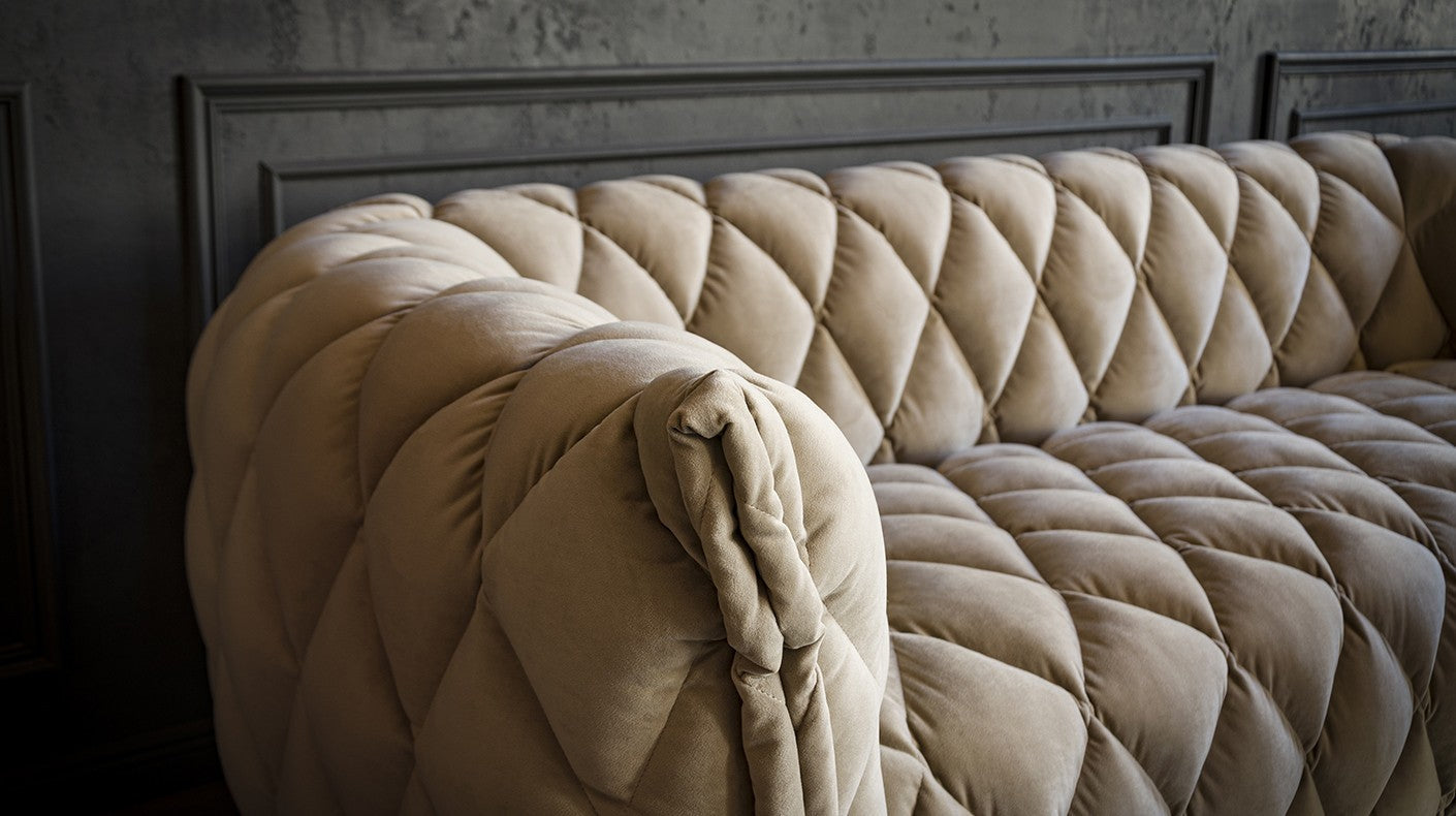 Sofy w stylu glamour