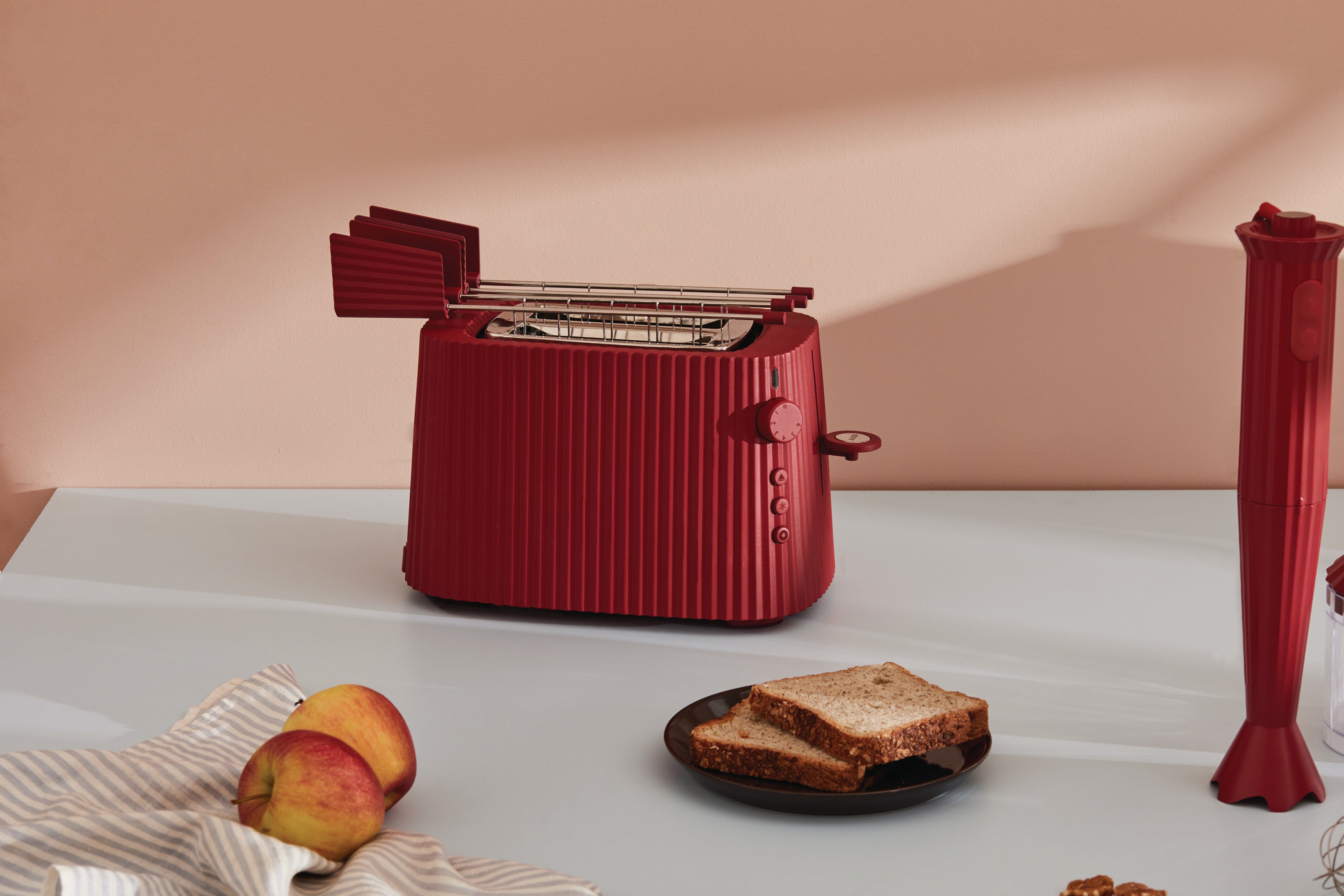 Red plissé toaster