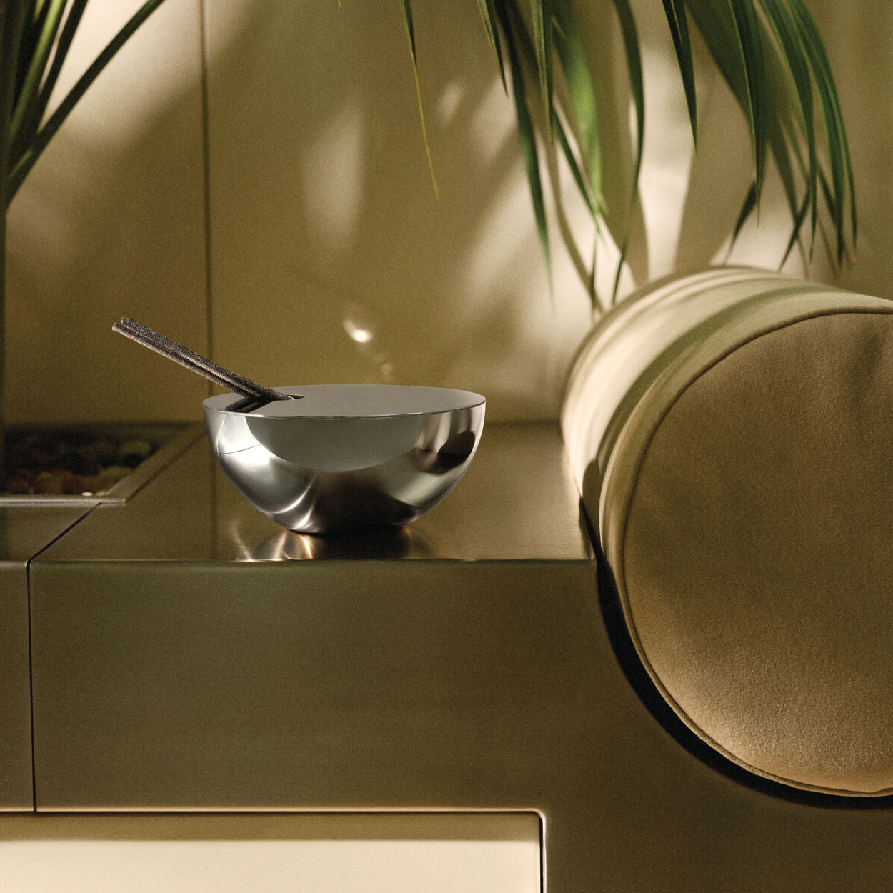 Duftdiffusor ROCC- MARBLE mit holzigen Noten, Styraxharz und Leder