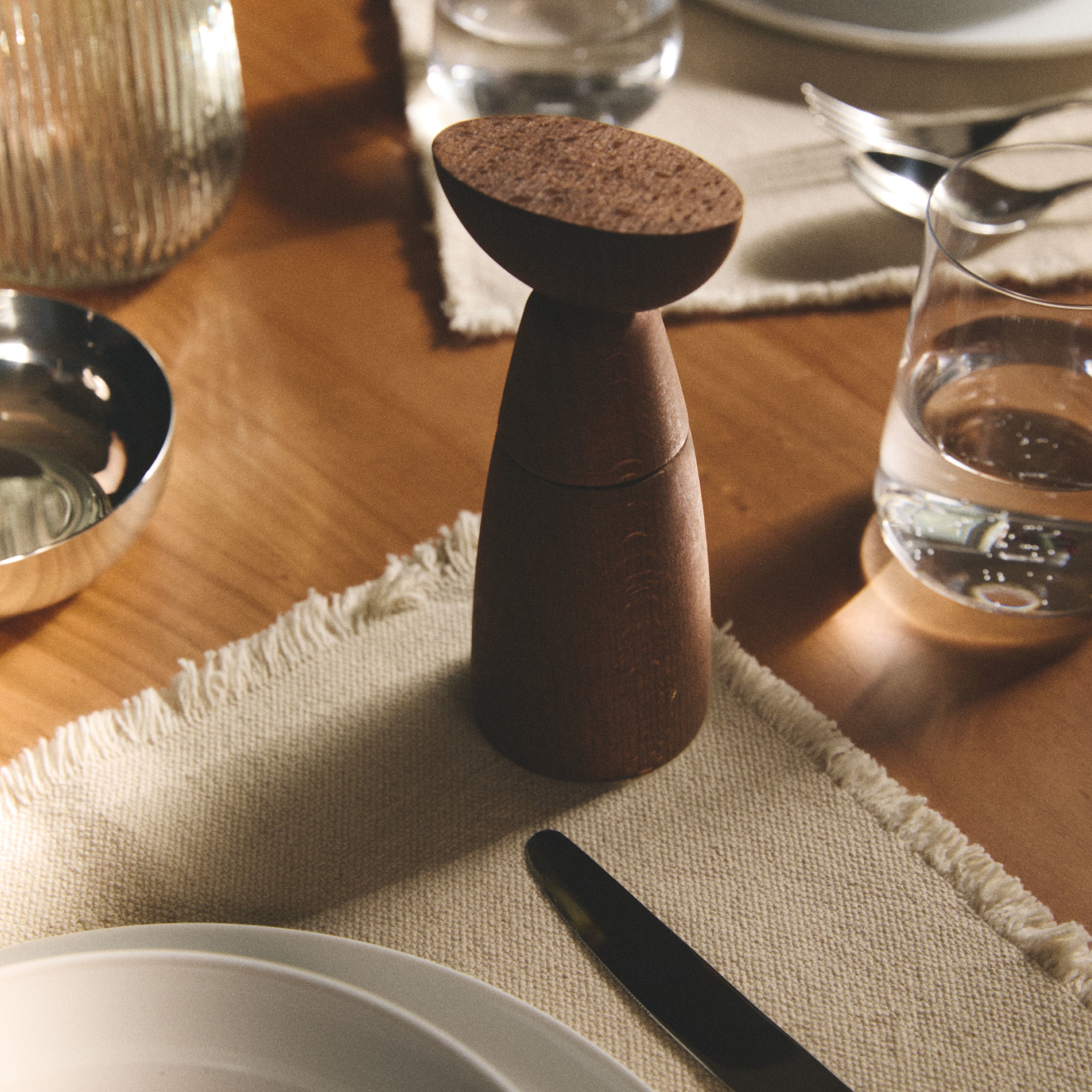 Gewürzmühle OAXACA aus dunkelbraunem Holz