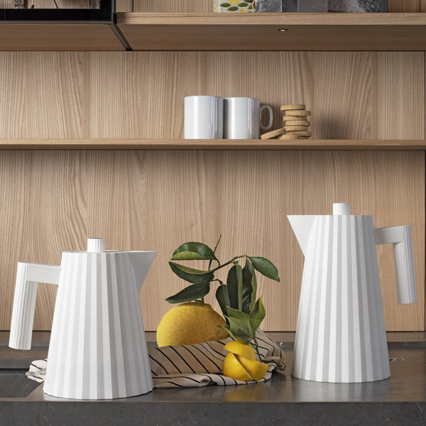 Plissé electric kettle white