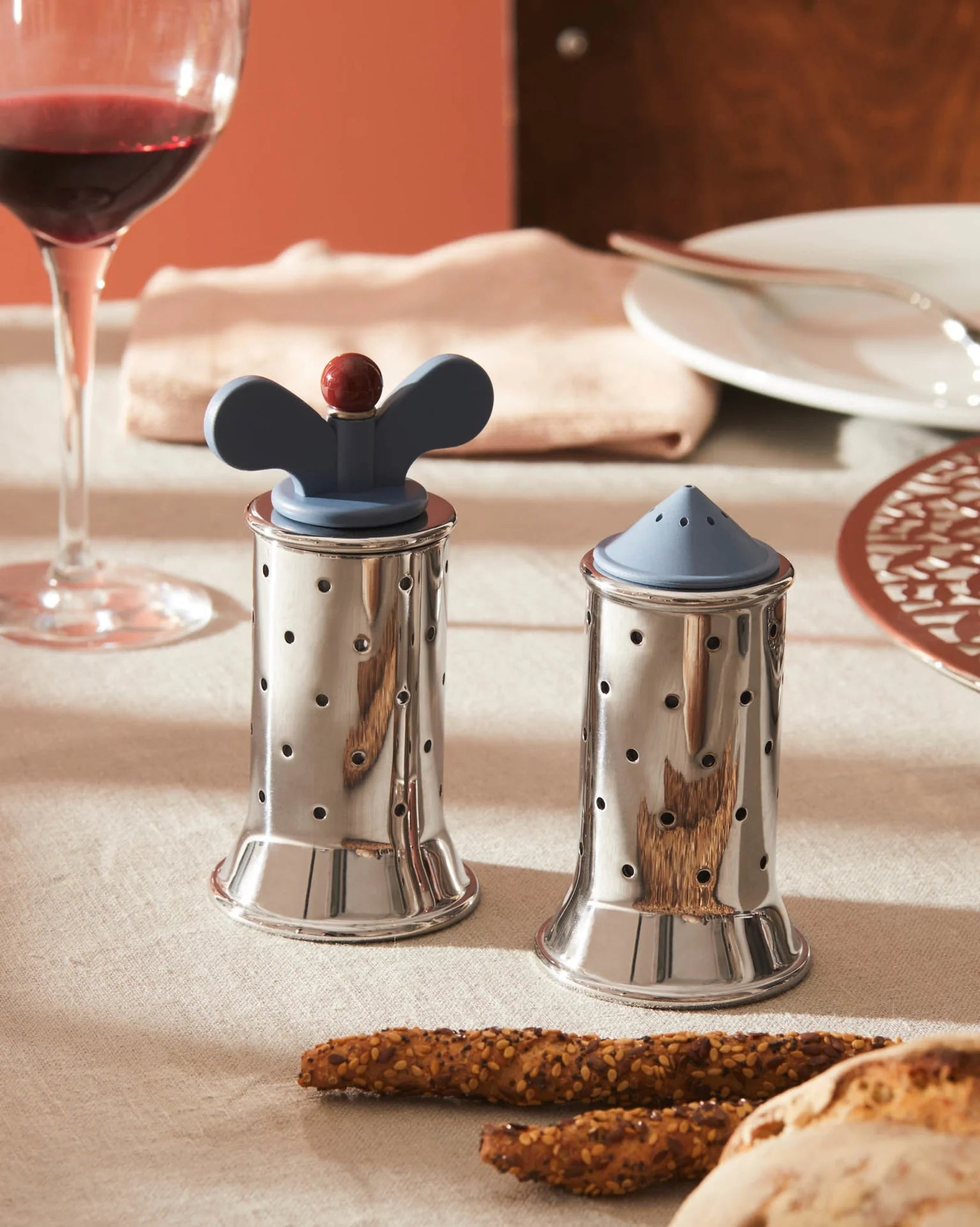 Pepper grinder 9098 silver with a blue finish