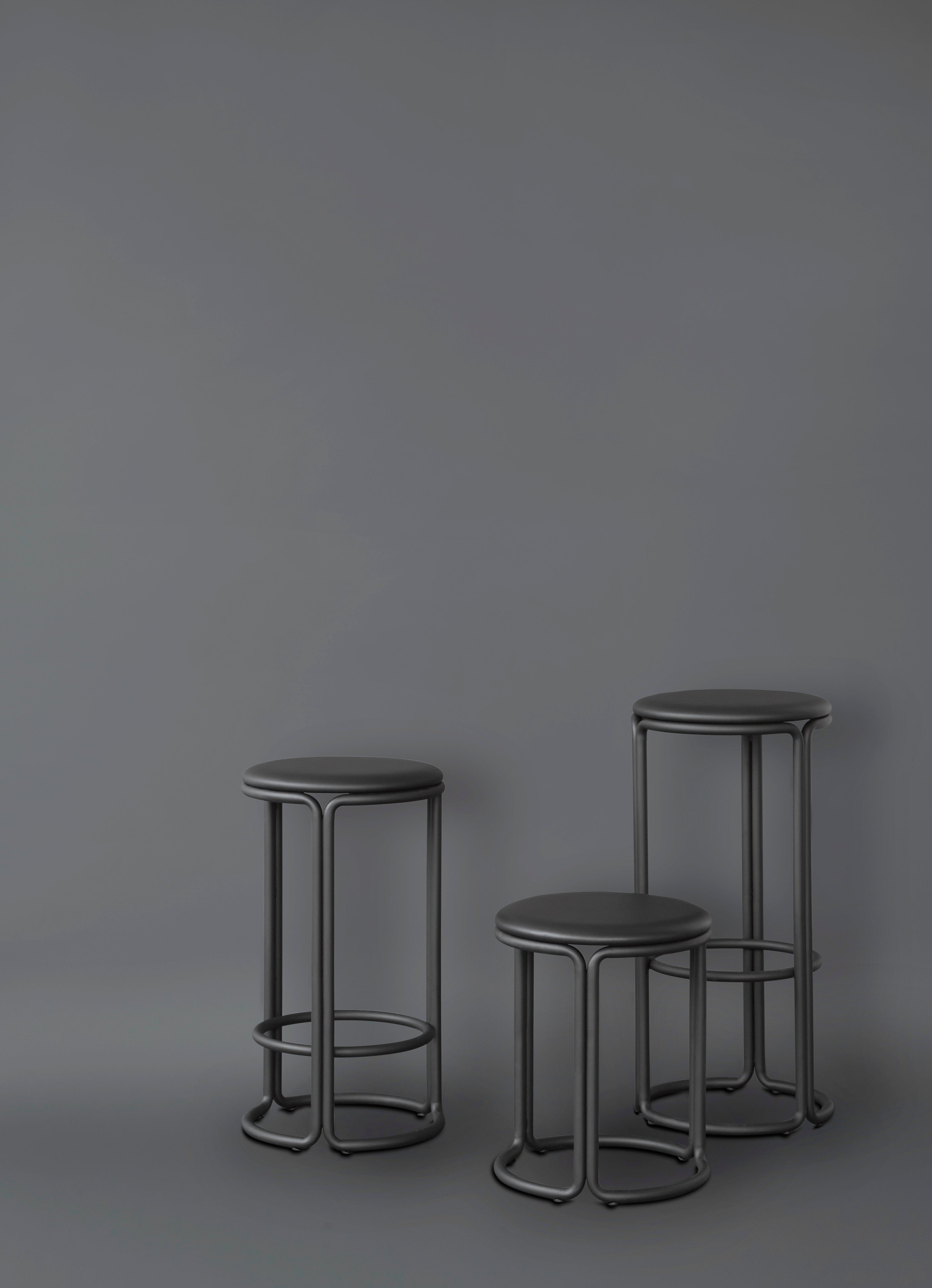 HARDIE black stool with black seat