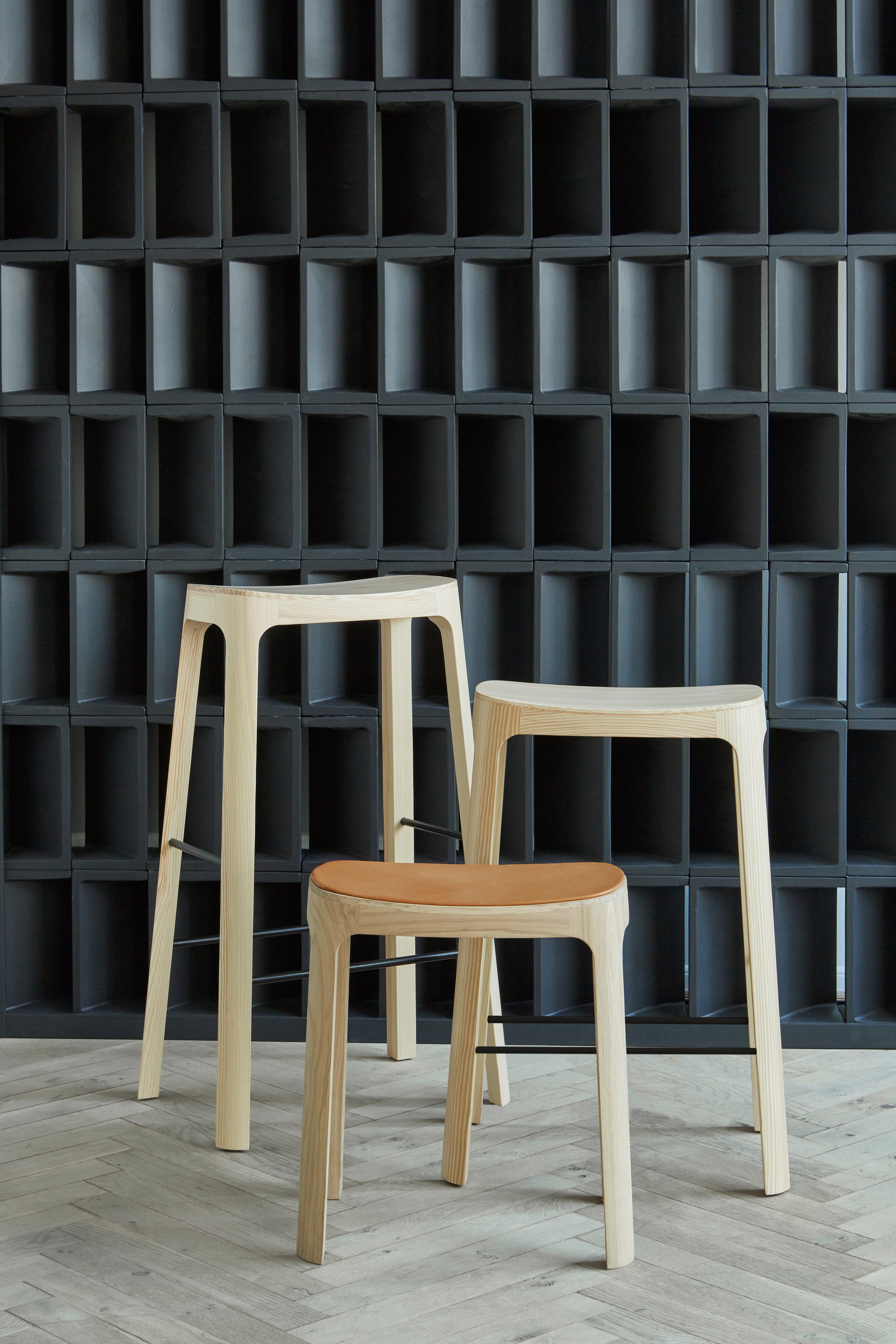 Hocker CROFTON aus Kiefernholz