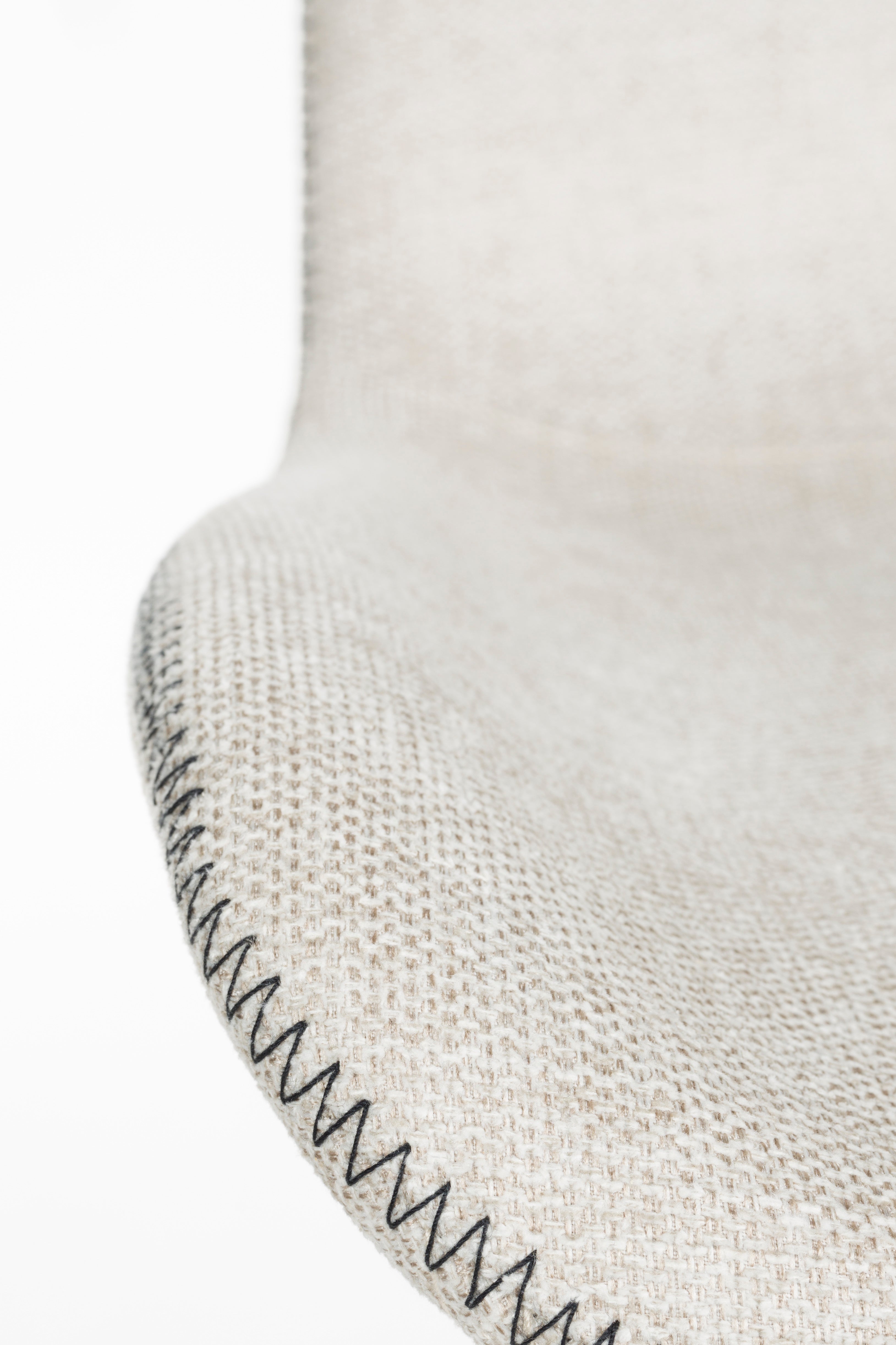 LESTER chair beige with wooden base