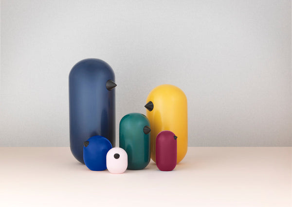 Kleine vogelblaue hölzerne Figur