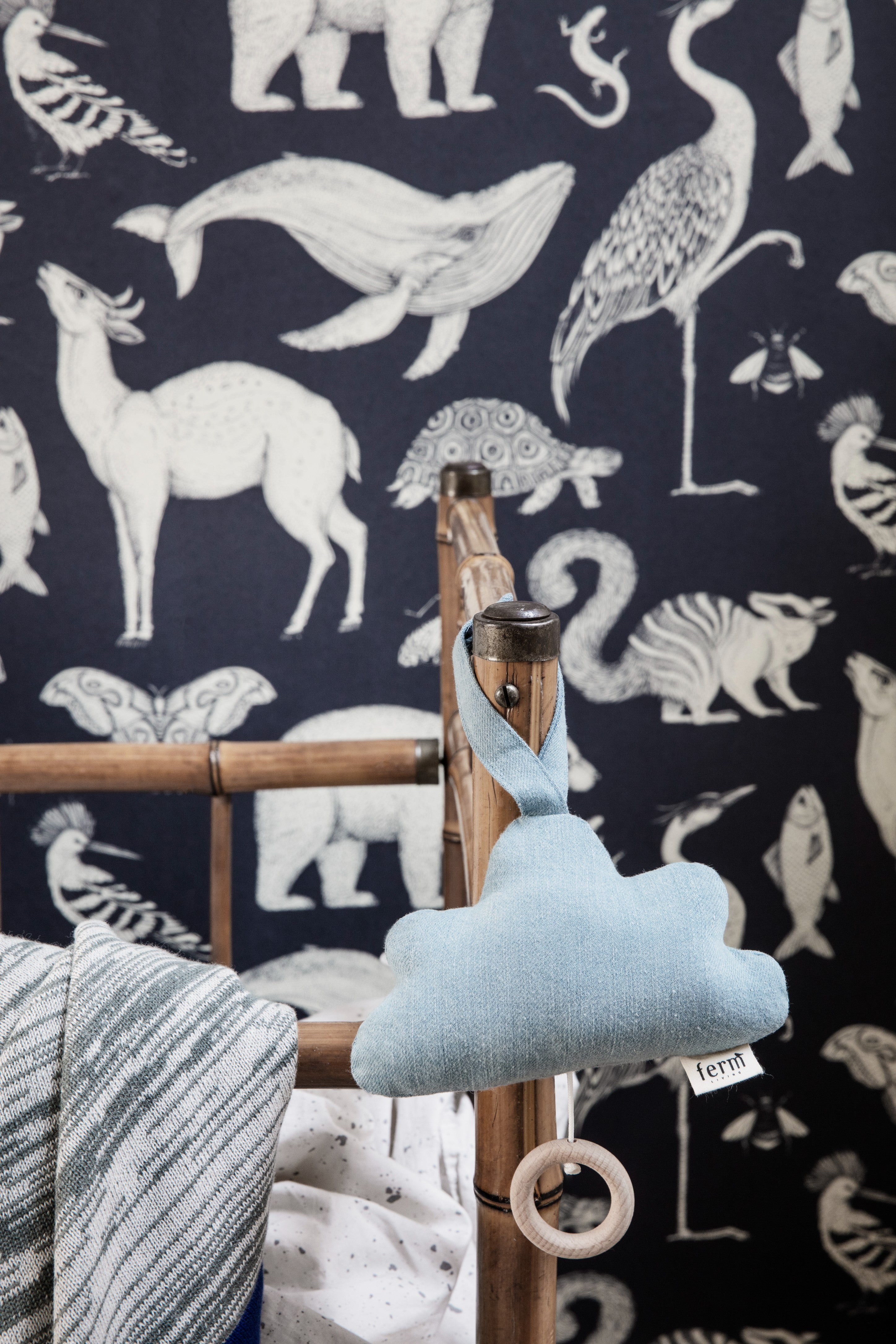 KATIE SCOTT - ANIMALS dunkelblaue Tapete
