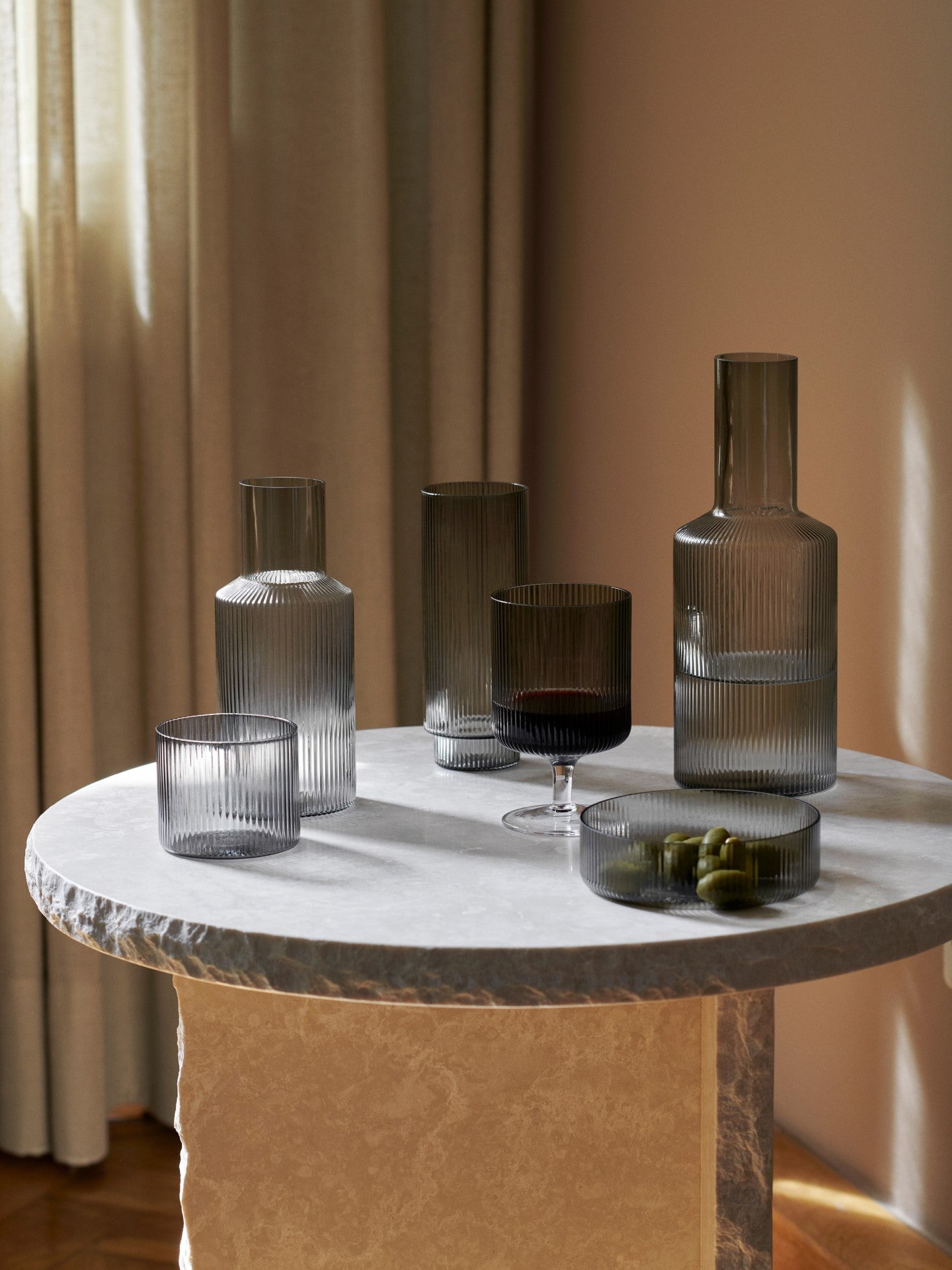 Set von Weingläsern RIPPLE rauchiges Glas