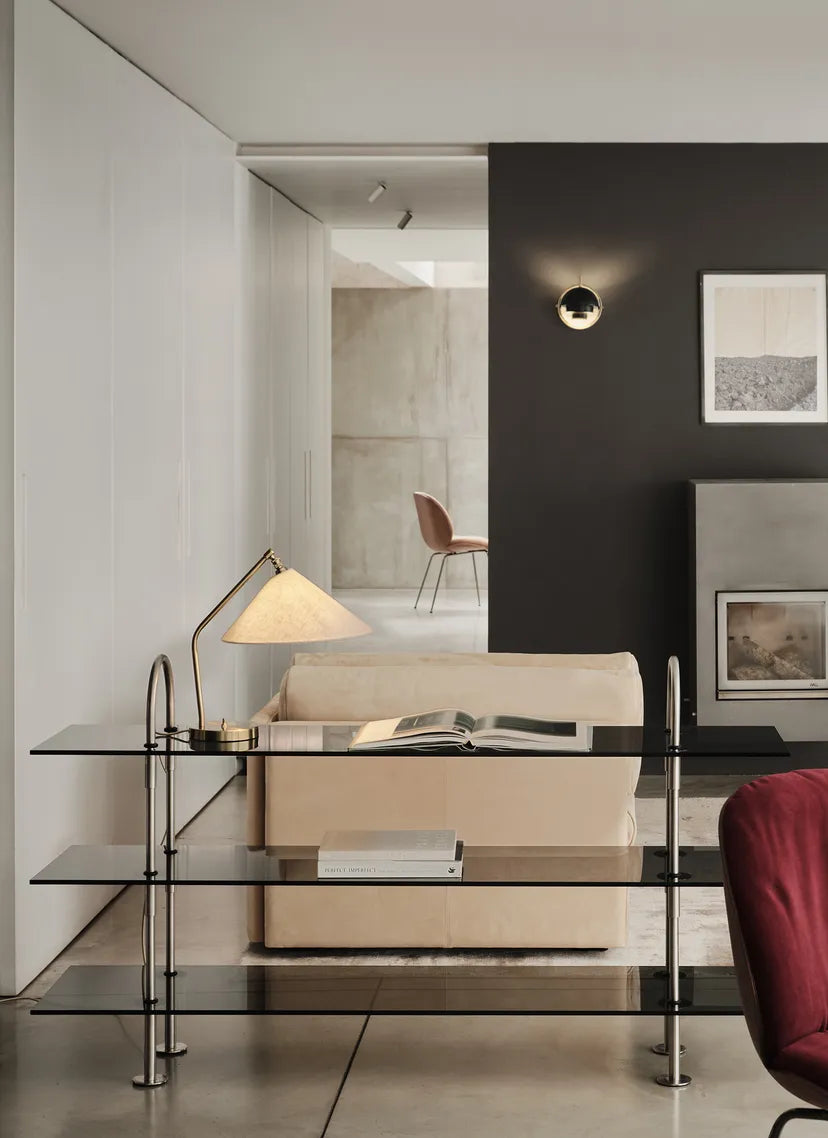 Regal KEEN mit rauchigem Glas und satinierter Stahlrahmen